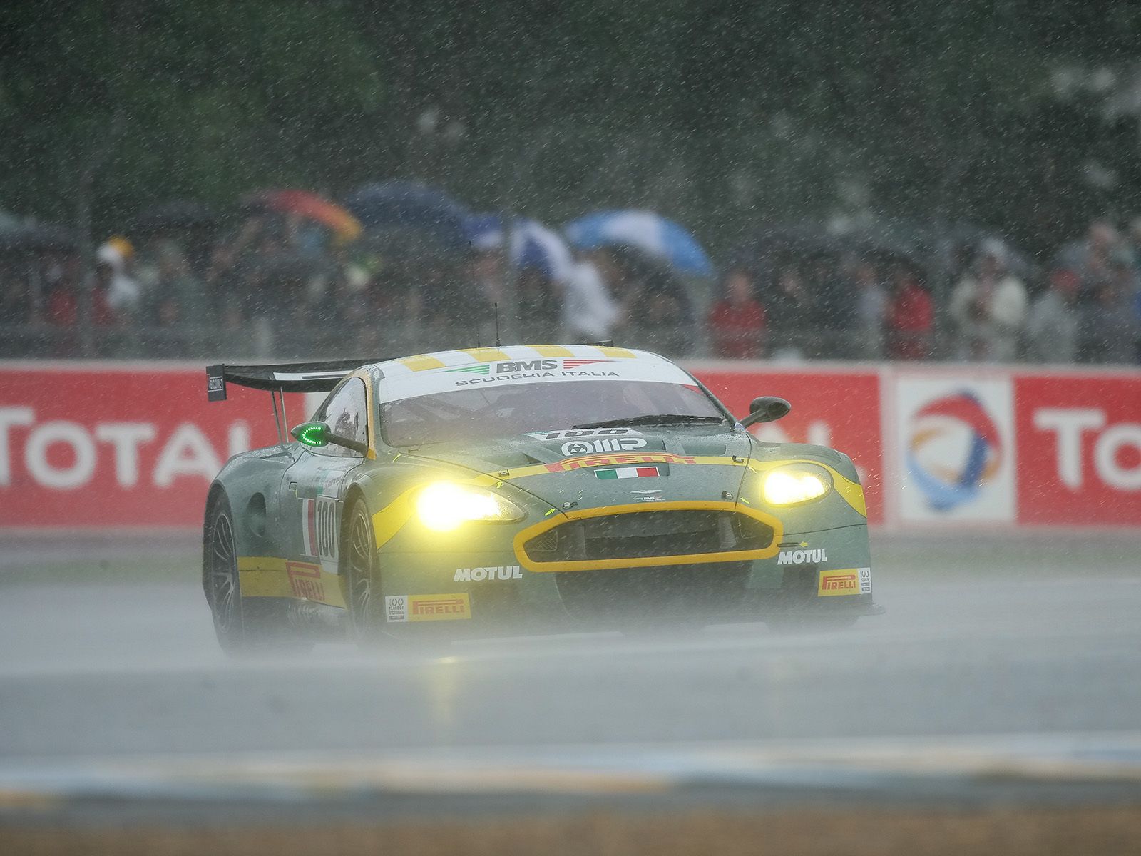 front view, cars, rain, sports, auto, aston martin, green, speed, style, 2005, racing car, dbr9 Full HD