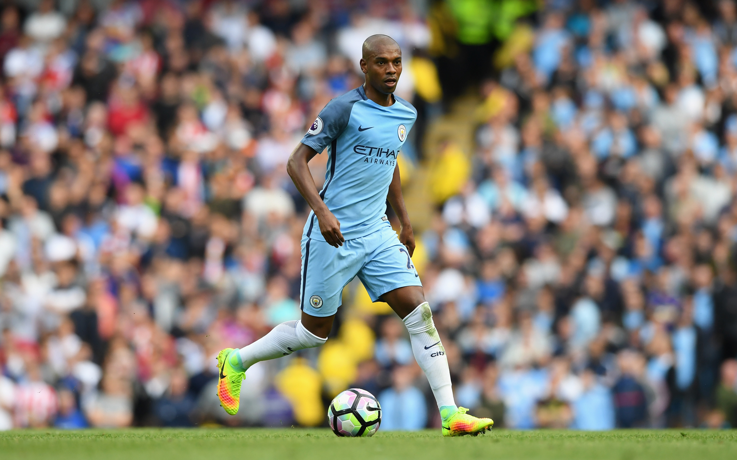 Fernandinho man City. Manchester City обои. Фернандиньо футзал.