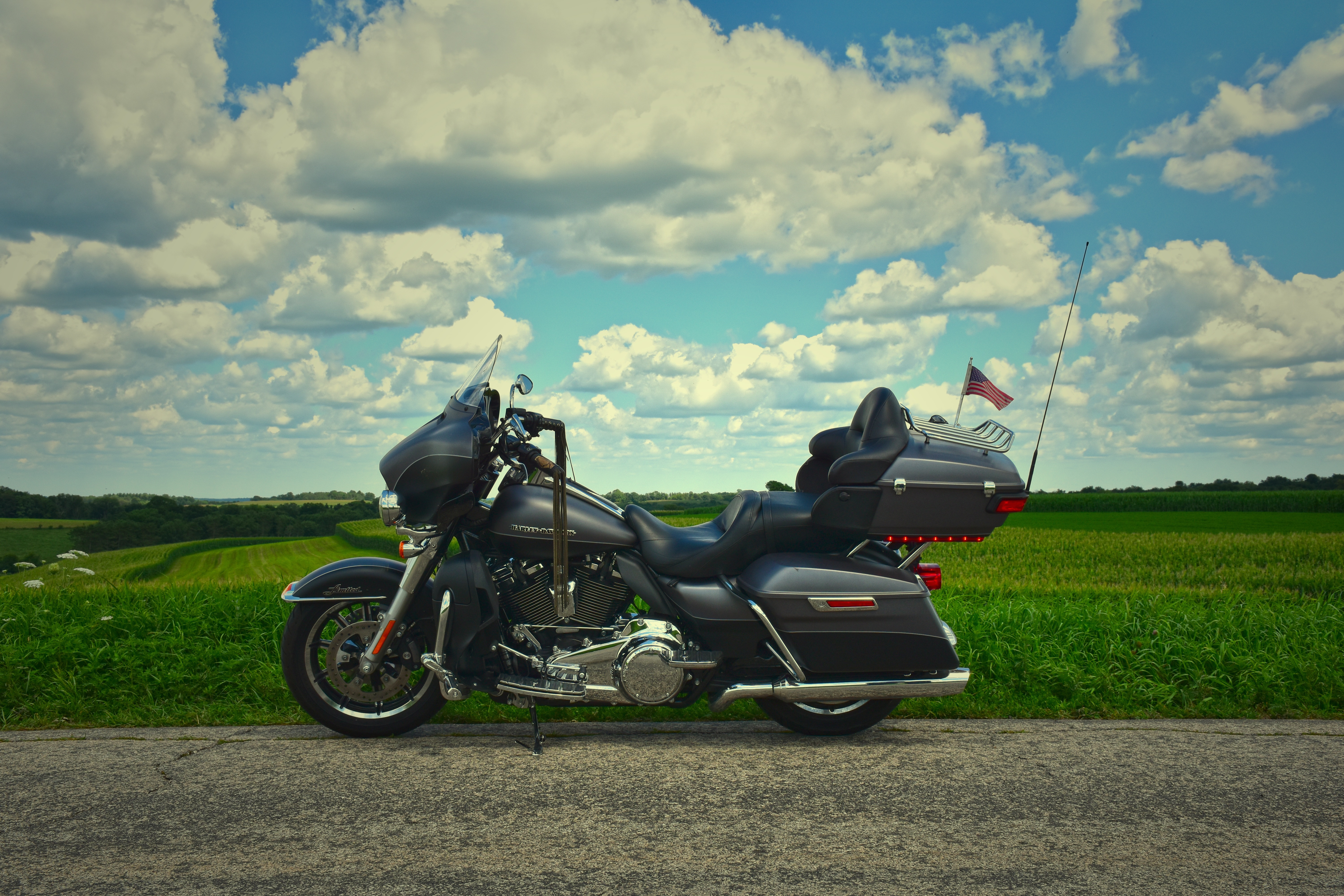 Скачать обои бесплатно Harley Davidson, Дорога, Облака, Мотоцикл, Байк, Путешествие, Мотоциклы картинка на рабочий стол ПК