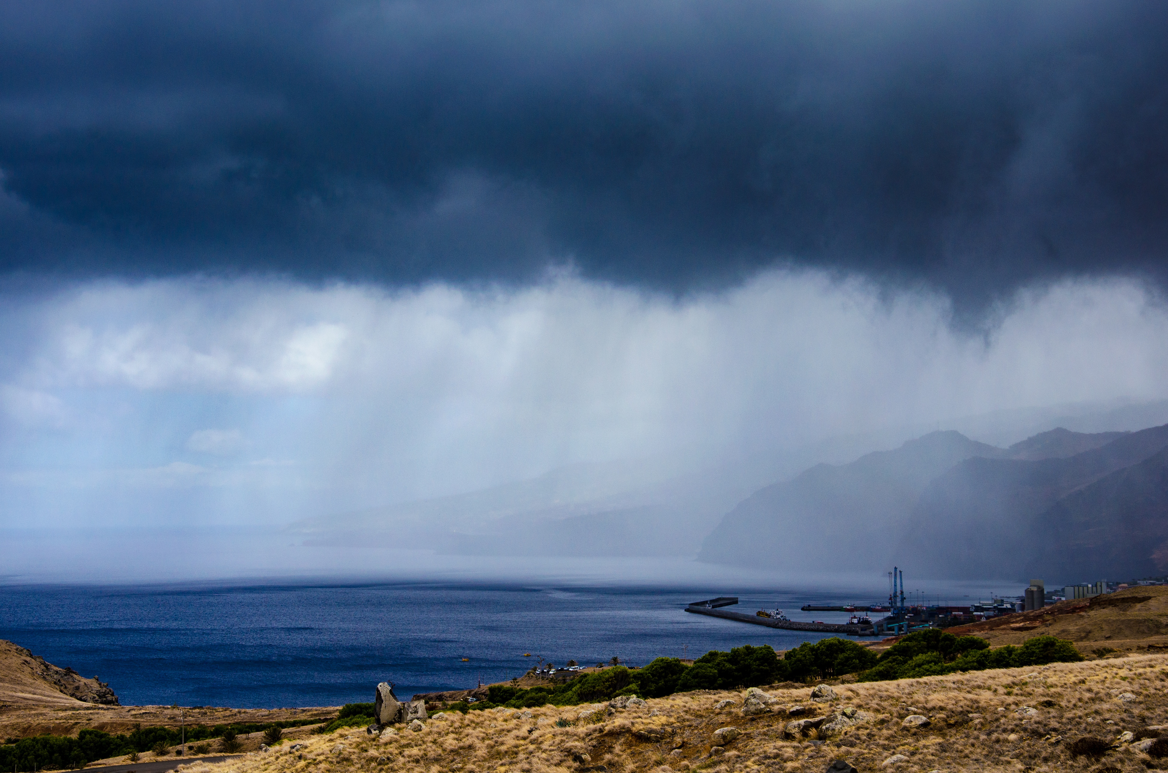 Handy-Wallpaper Insel, Die Insel, Portugal, Madeira, Natur, Wolken kostenlos herunterladen.