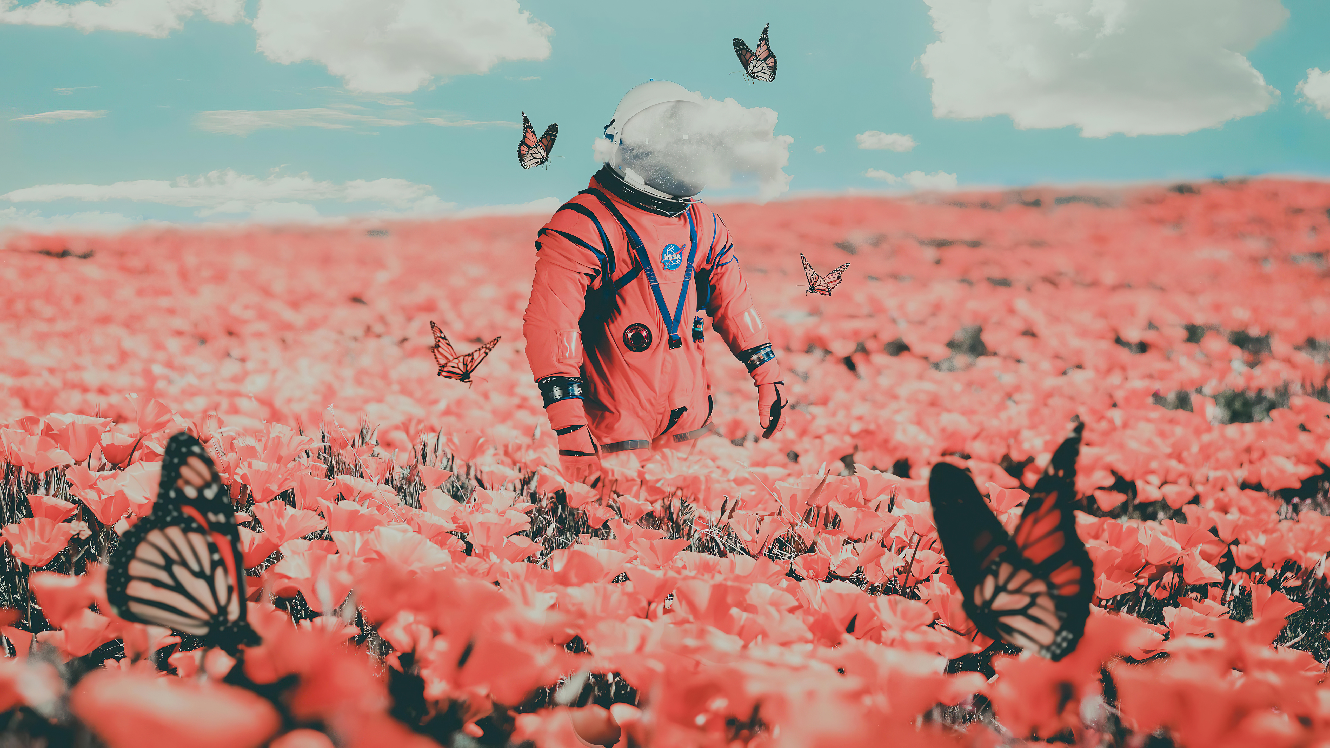 Космонавт и цветы