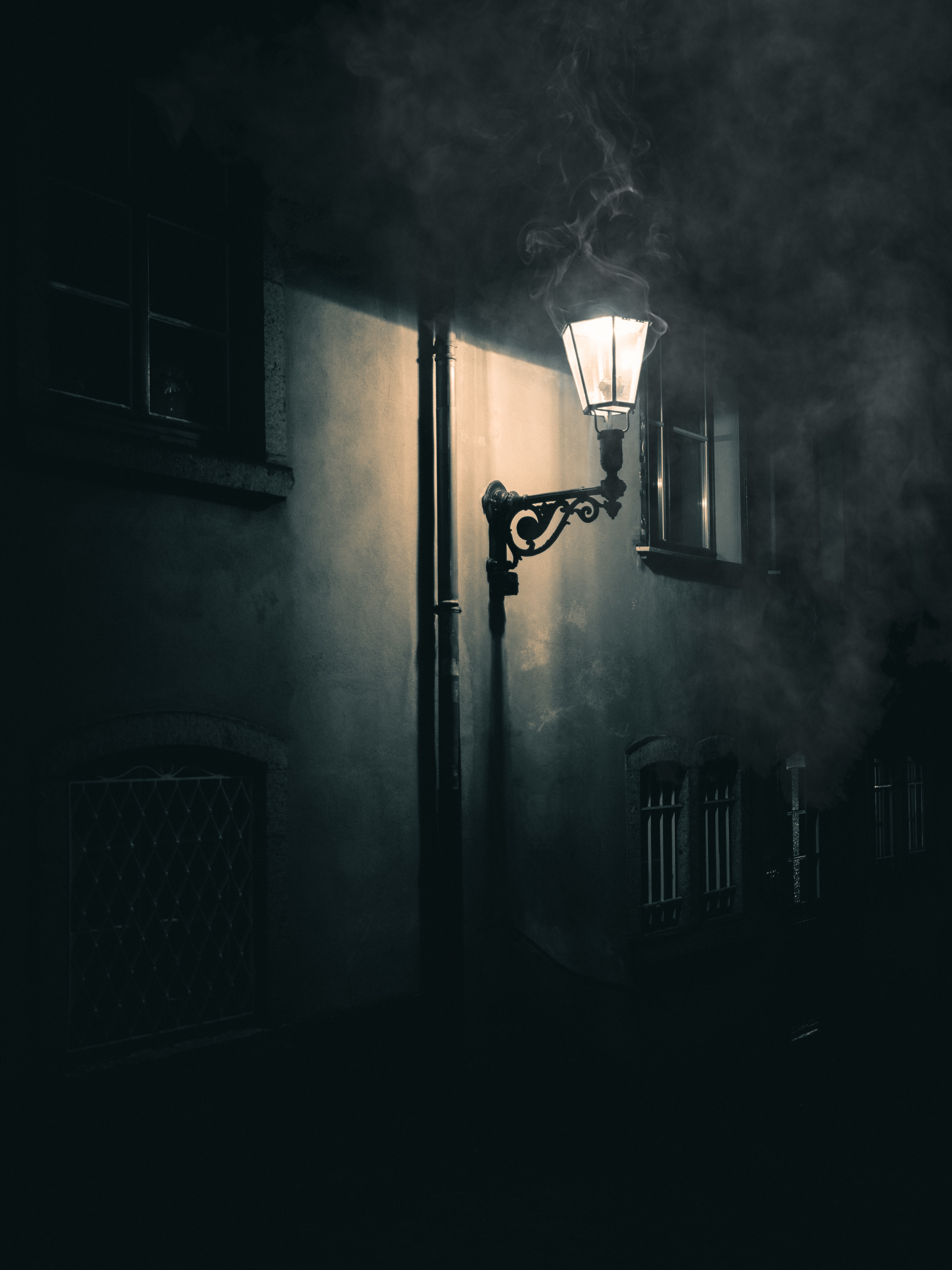 smoke, lamp, dark, lantern, wall, glow 4K