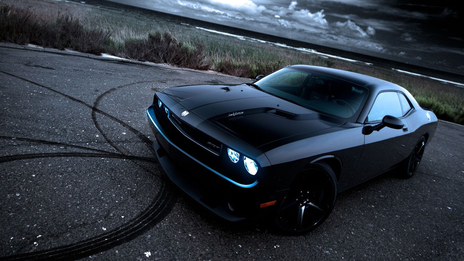 Компьютер cars. Dodge Challenger черный. Dodge Challenger 800x600. Машины 240х320. Dodge Challenger ночью.