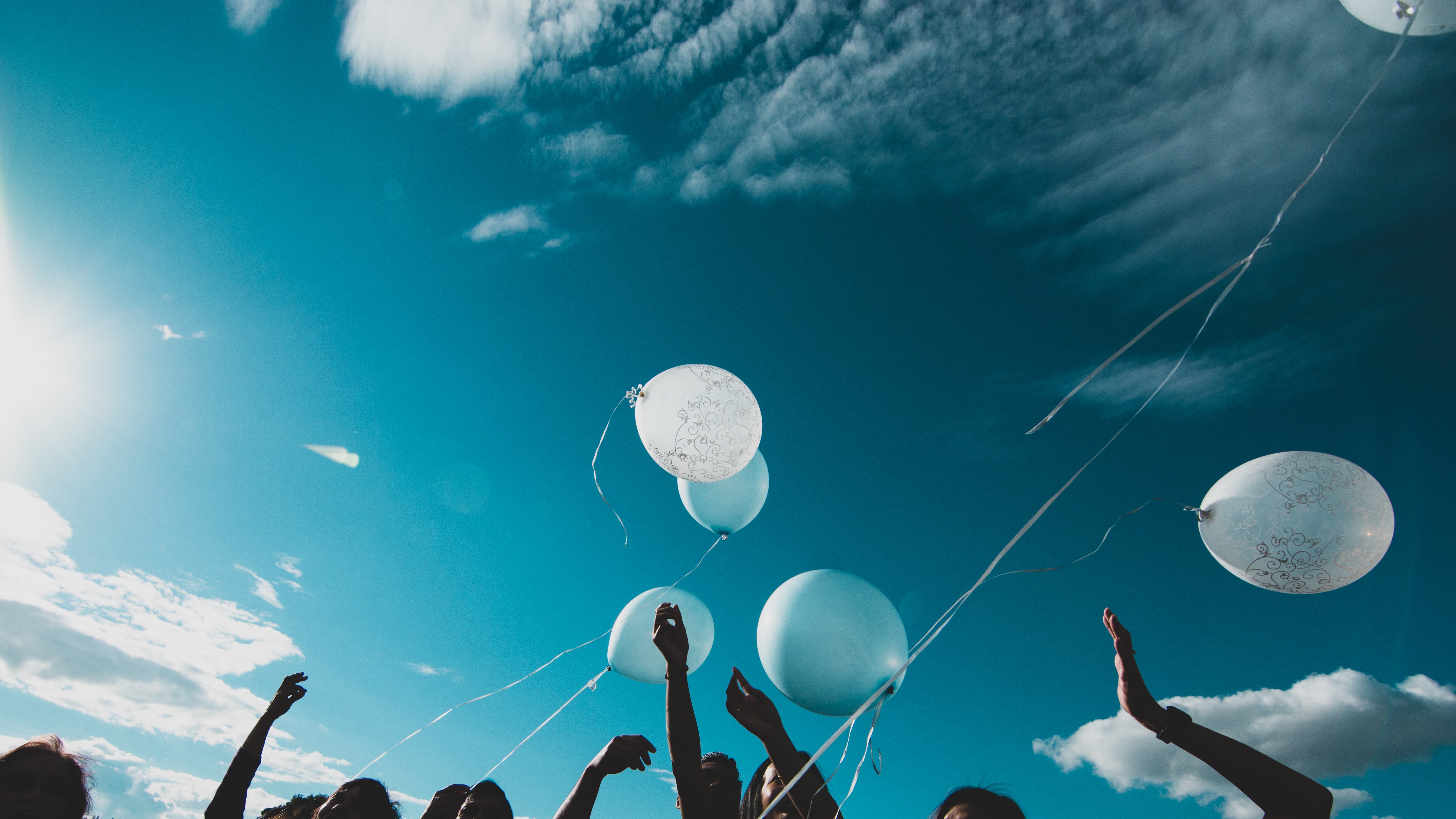 Download mobile wallpaper To Fly, Miscellaneous, Miscellanea, Fly, Sky, Air Balloons, Hands, People, Balloons for free.