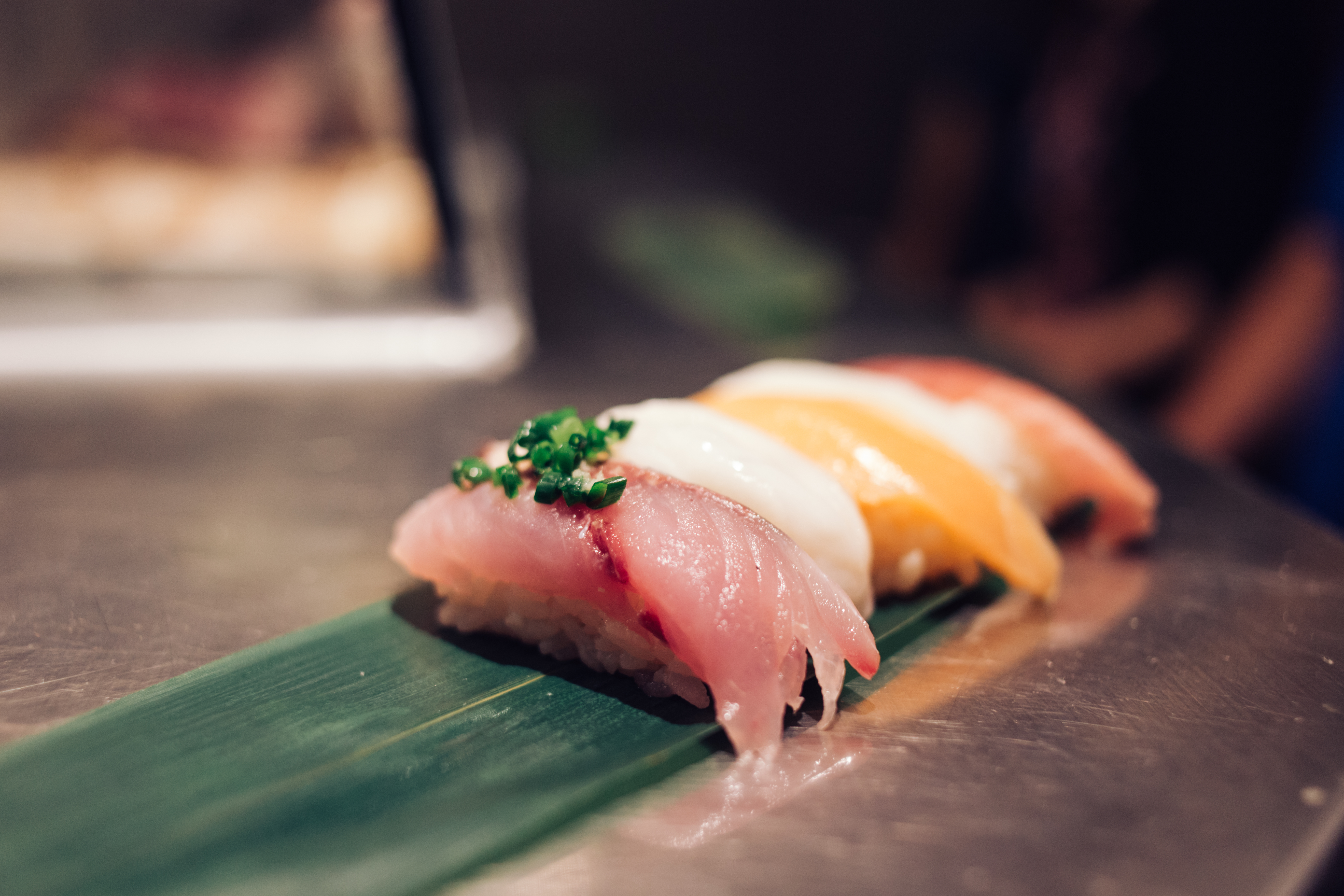 Суши с сырой рыбой