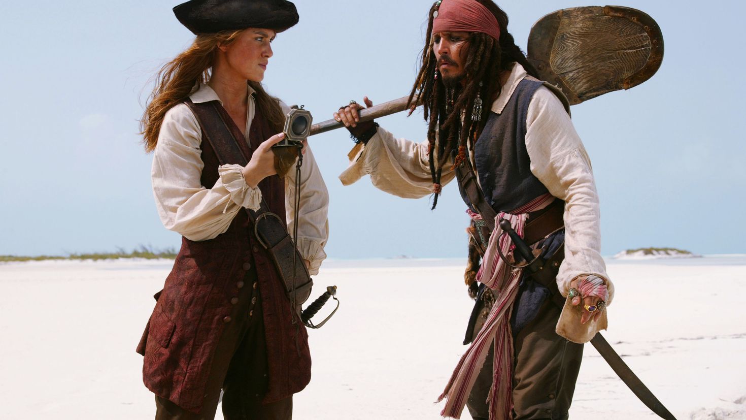 Кинофильмы пираты. Пираты Карибского моря Элизабет. Элизабет Суонн. Элизабет Суонн из пиратов Карибского моря.