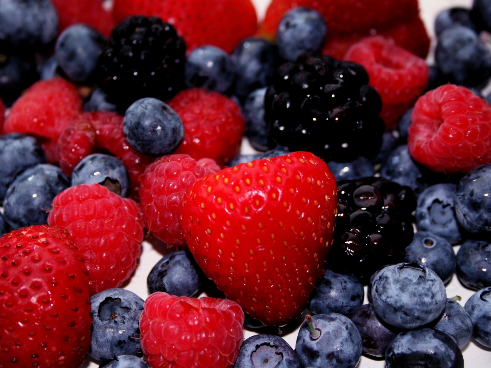 Laden Sie das Obst, Lebensmittel, Erdbeere, Blaubeeren, Berries-Bild kostenlos auf Ihren PC-Desktop herunter