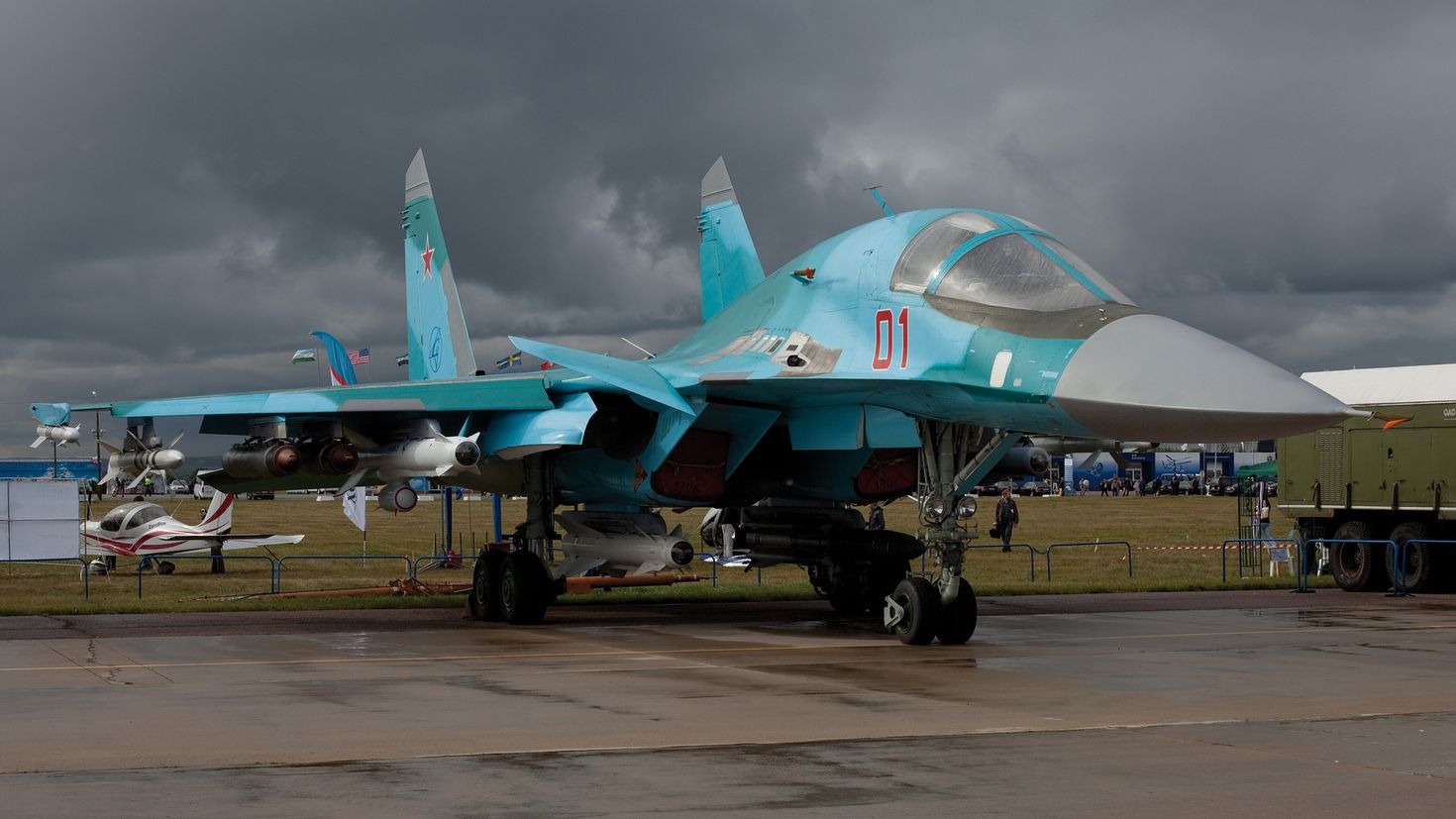 Военную крупным планом. Истребитель-бомбардировщик Су-34. Су-34 ВВС России. Военный самолет Су 34. Су34 самолет.