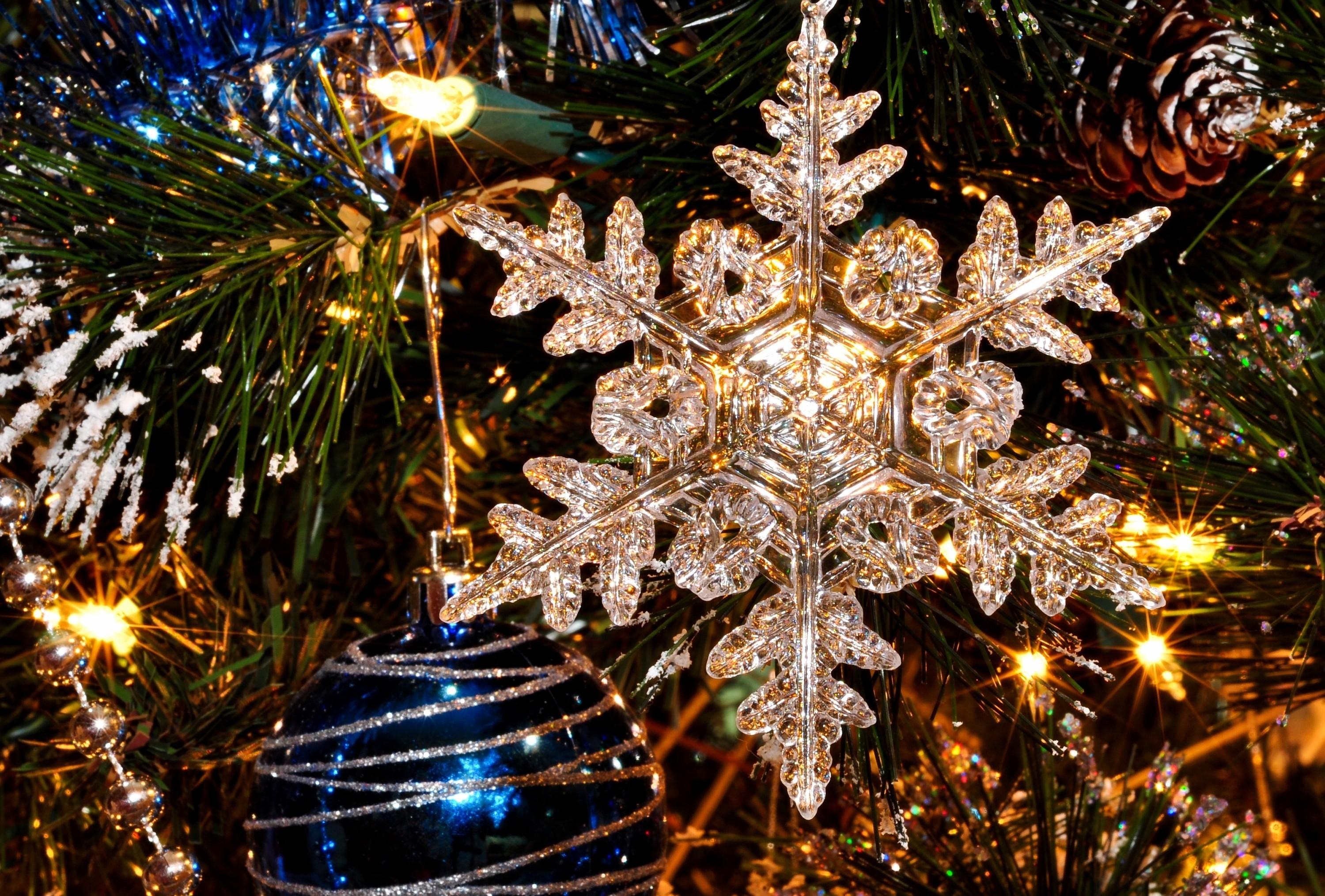 christmas decorations, christmas tree, holiday, holidays, new year, close up, christmas tree toys, snowflake 4K Ultra