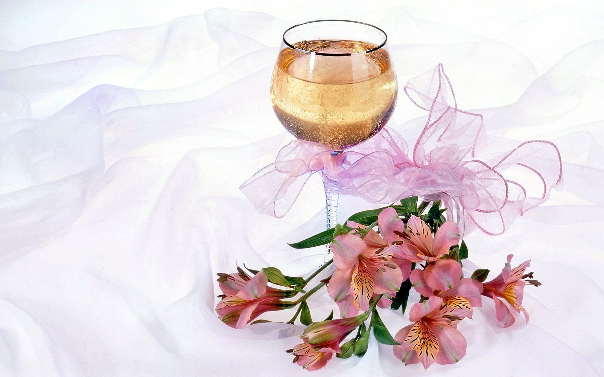 Download mobile wallpaper Valentine's Day, Holiday, Bouquet, Glass, Champagne, Pastel for free.