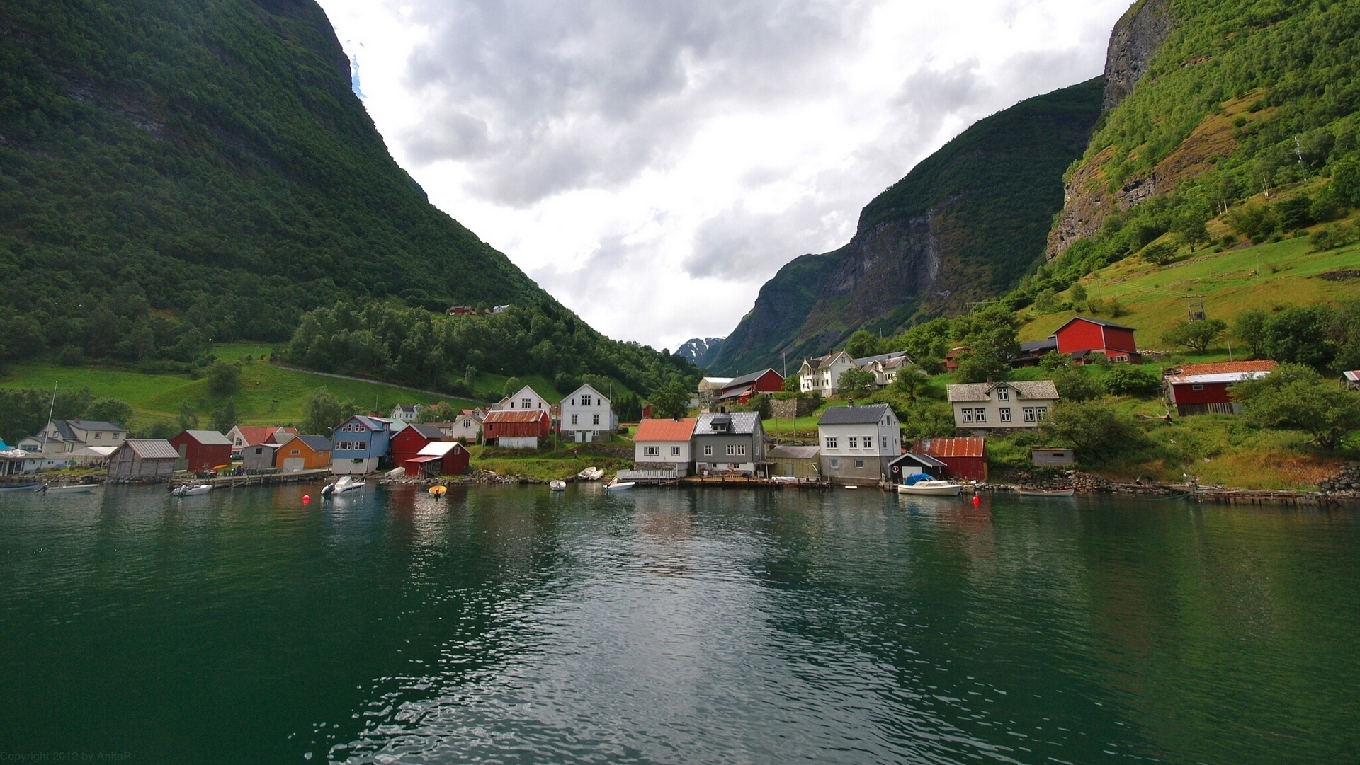 Норвегия фьорды деревня