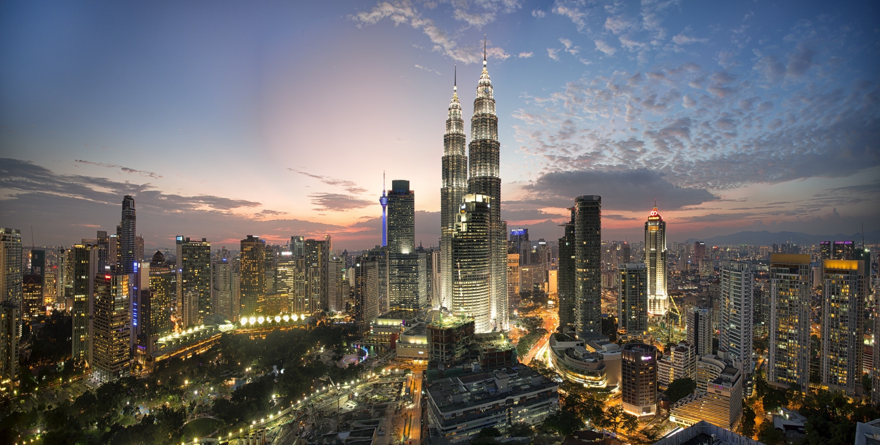 468696 скачать картинку сделано человеком, куала лумпур, здание, город, городской пейзаж, малайзия, ночь, небоскрёб, города - обои и заставки бесплатно