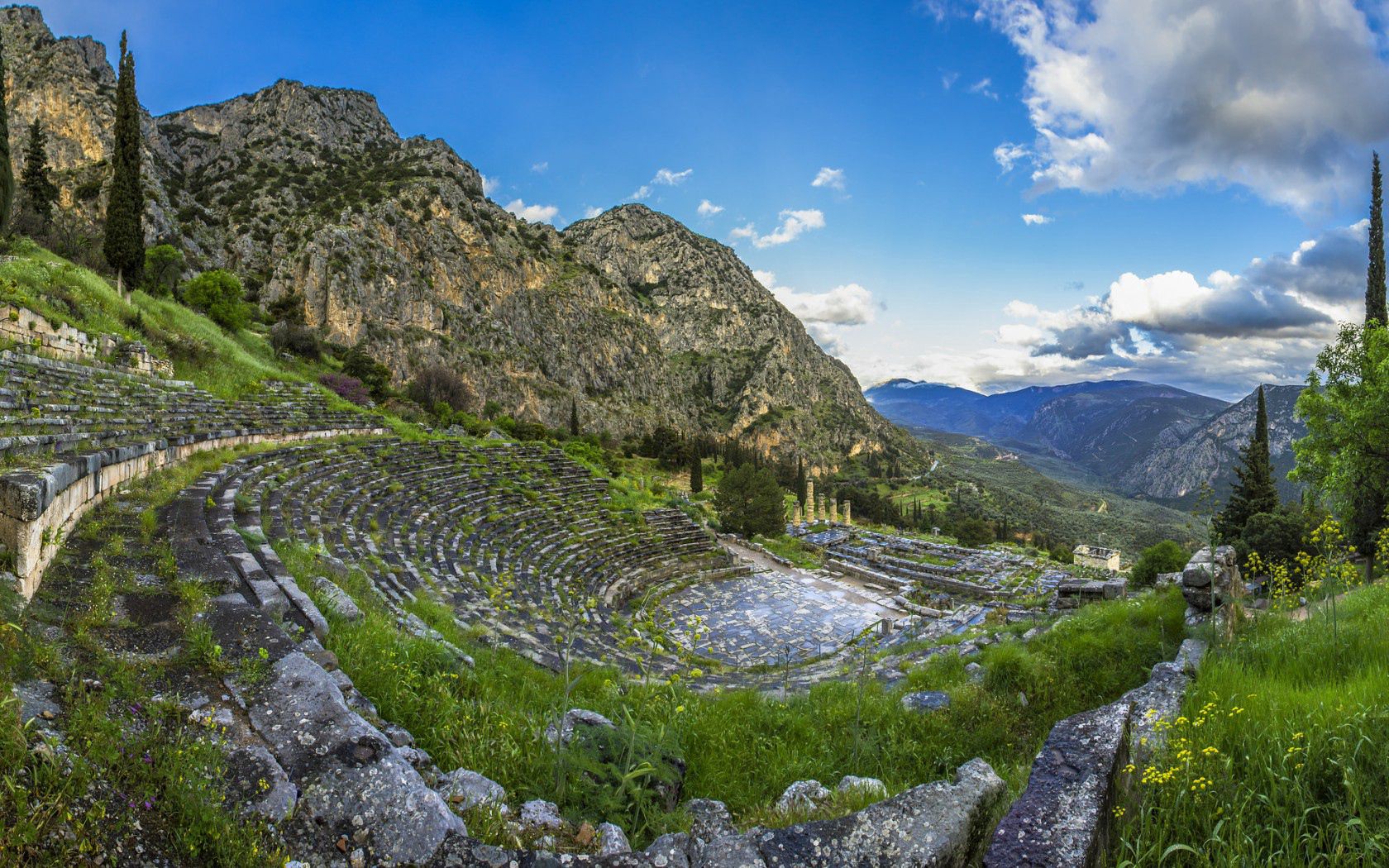 Handy-Wallpaper Delphi, Grass, Natur, Sky, Mountains, Griechenland kostenlos herunterladen.