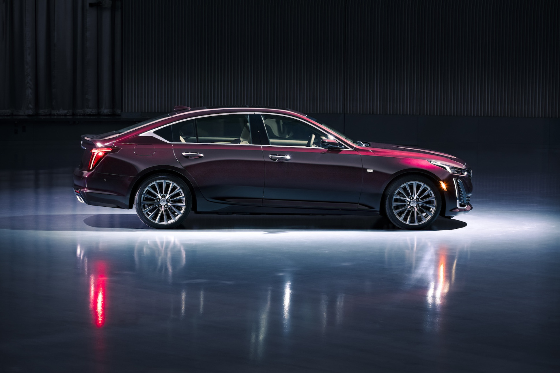 Cadillac седан 2021