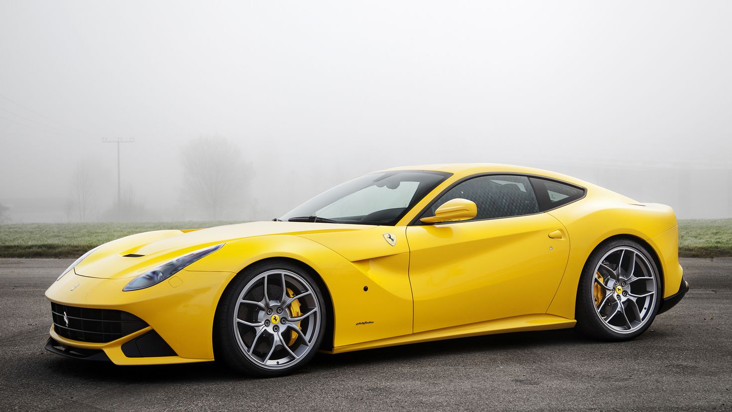 Ferrari f12 Berlinetta желтая