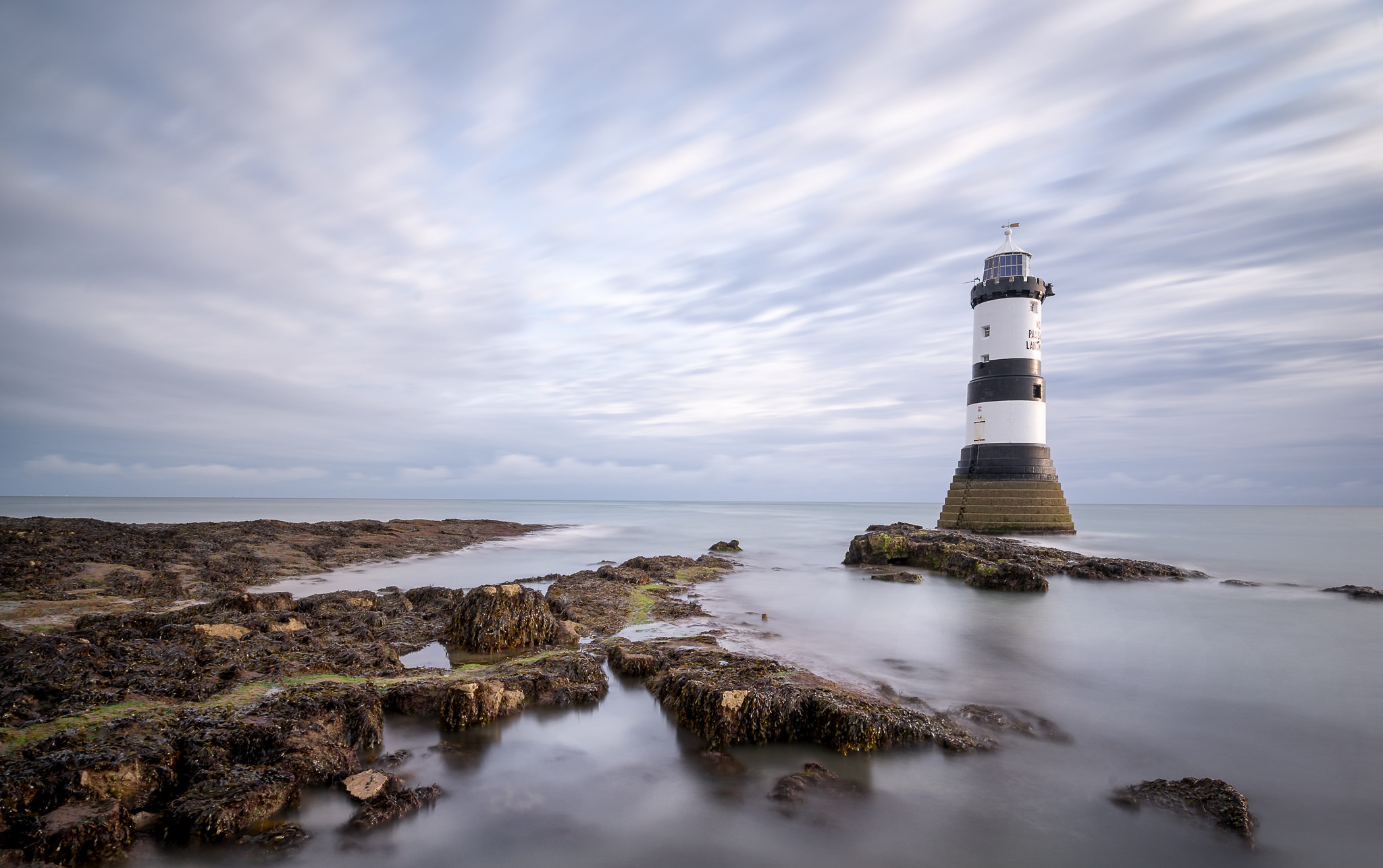 Я построю маяк до неба. Нидерланды природа Маяк. Coastline Lighthouse. Обои 2388x1668. Обои.