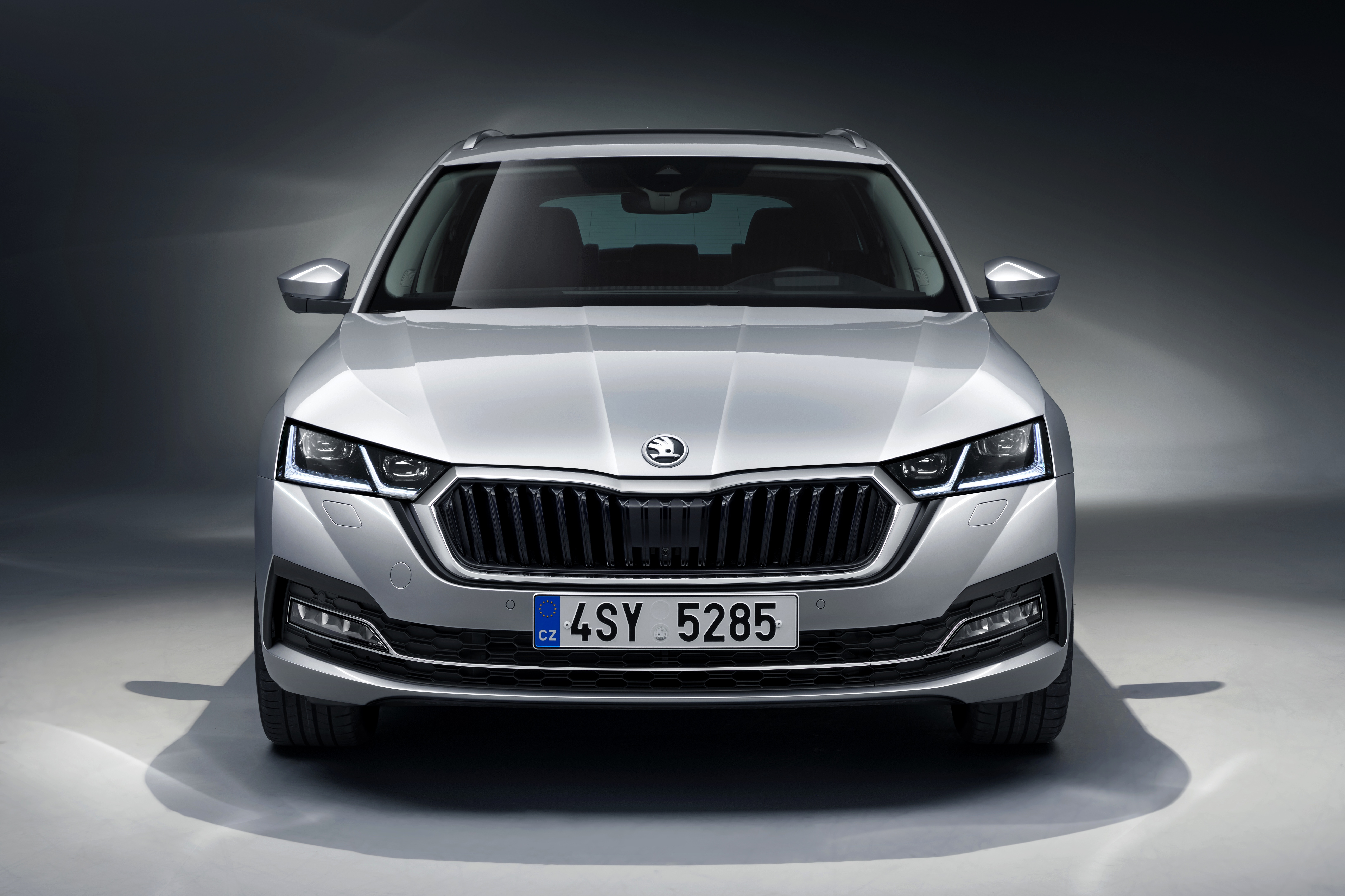 Skoda Octavia 2021 серебристая