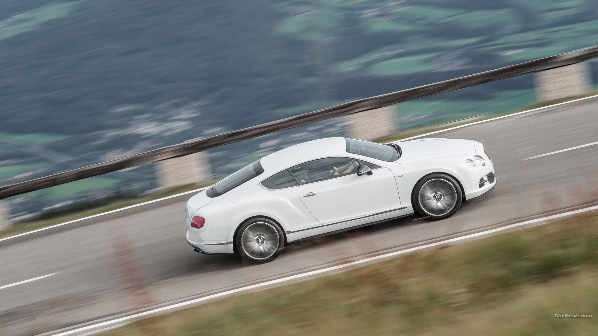 Максимальная скорость бентли. Bentley Continental gt Speed 2012. Bentley Continental GTC Speed 2009. Бентли Континенталь белая. Bentley Speed 8.