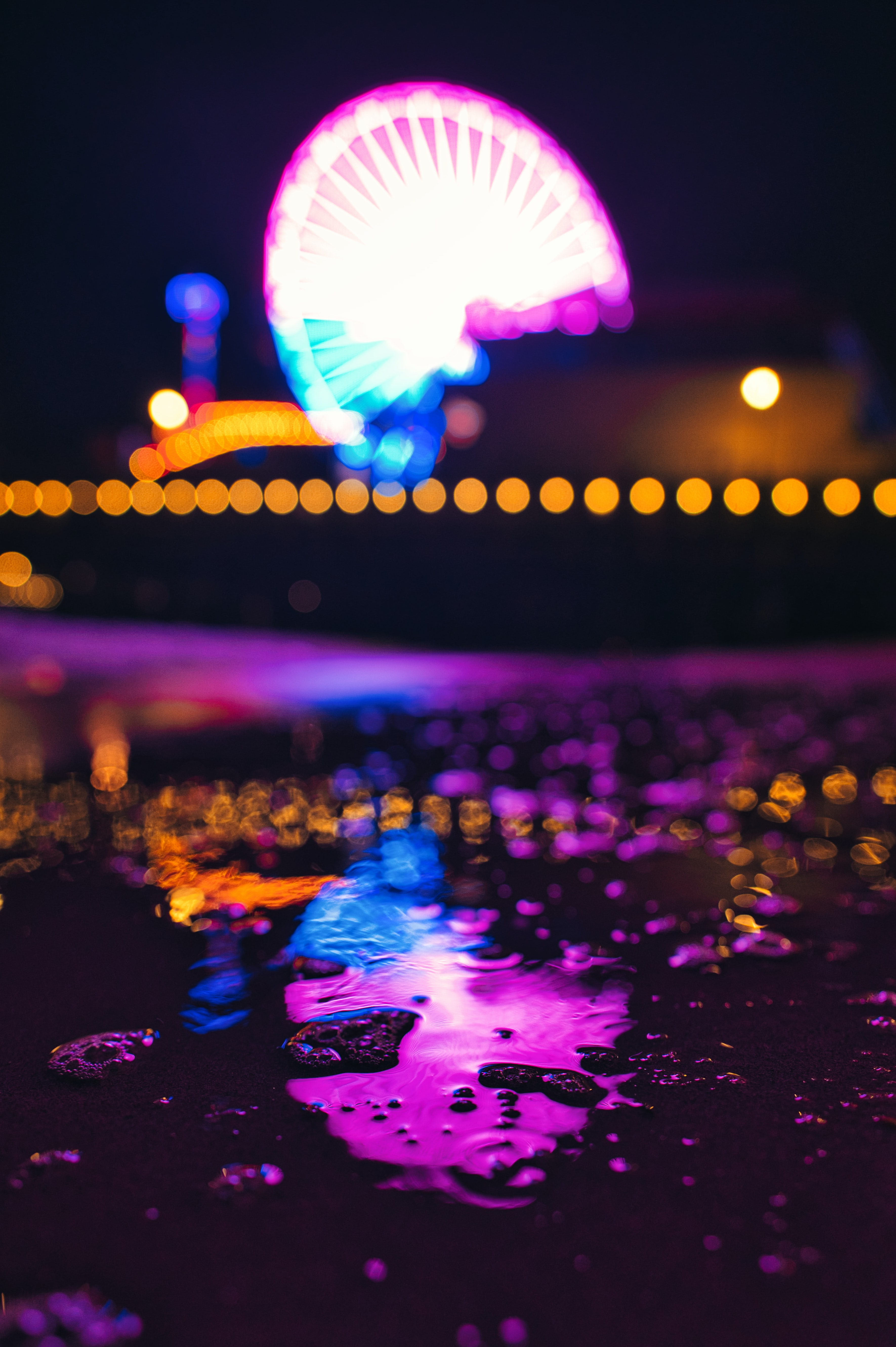 Download mobile wallpaper Reflection, Puddle, Lights, Ferris Wheel, Smooth, Blur, Dark, Neon for free.