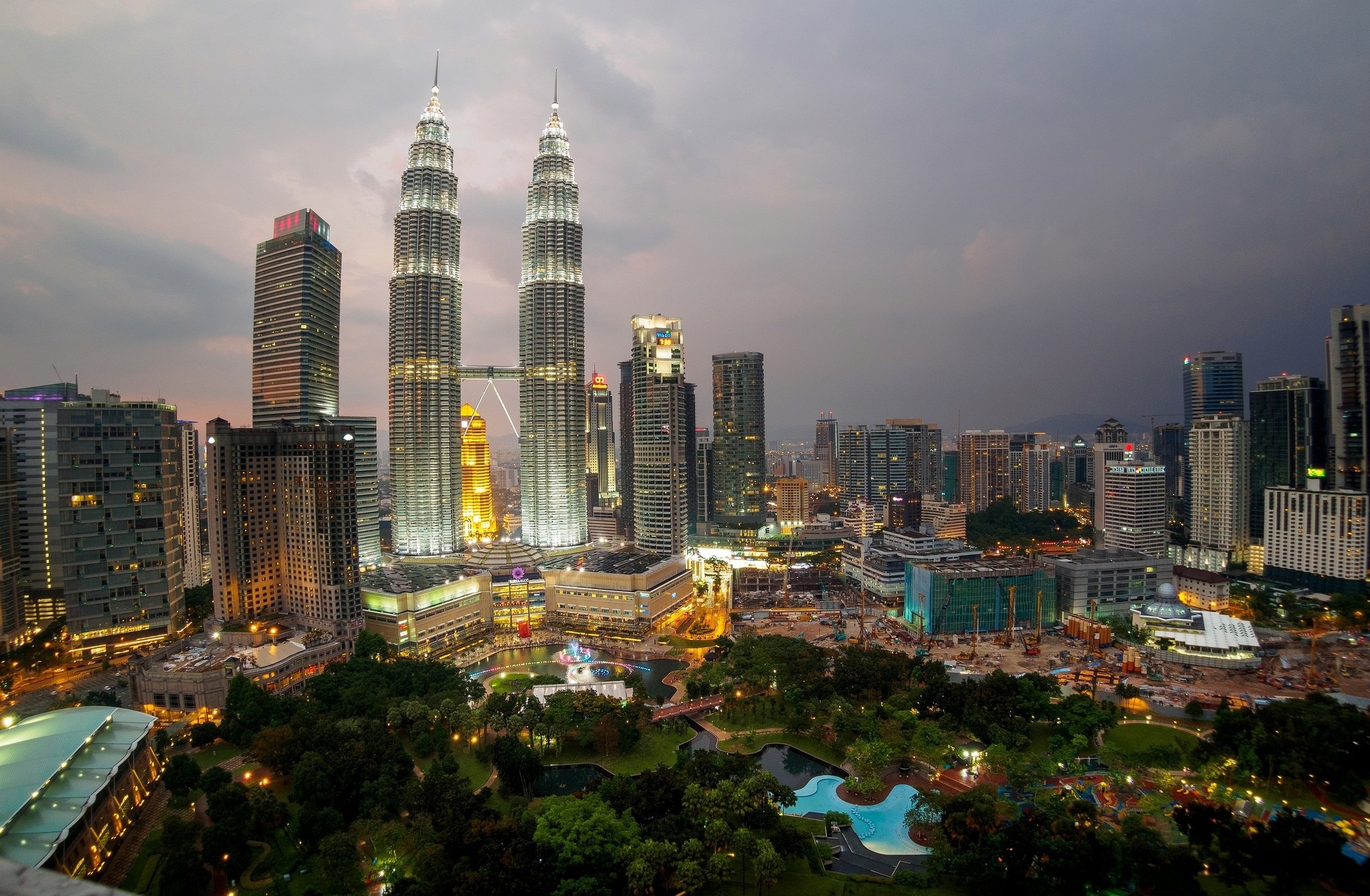 459737 скачать картинку города, сделано человеком, куала лумпур, здание, город, малайзия, башни петронас, небоскрёб - обои и заставки бесплатно
