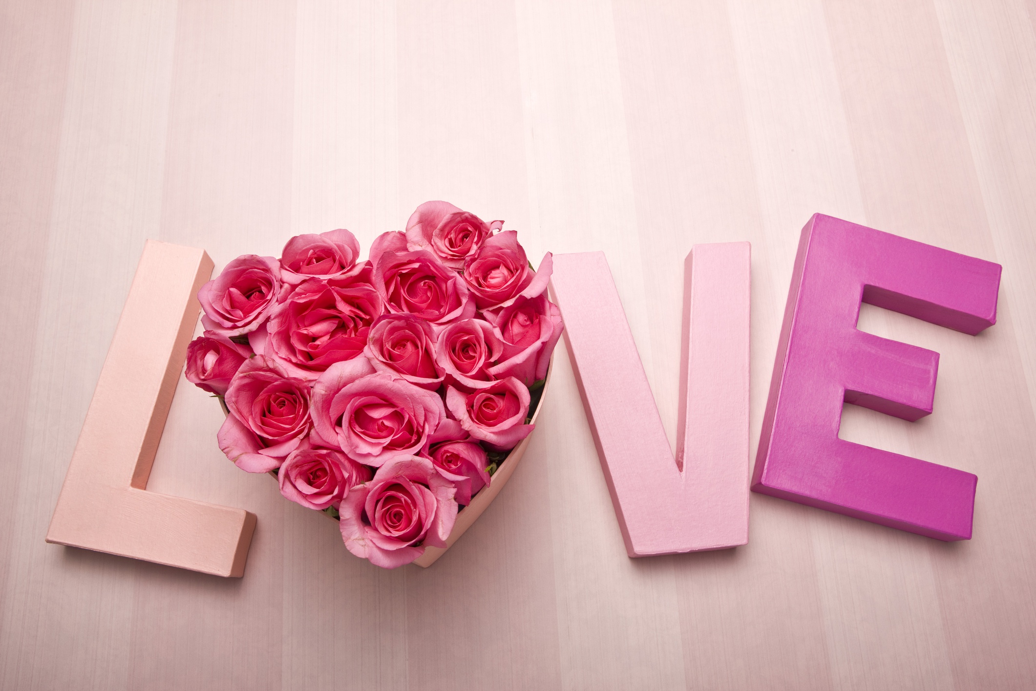 Love valentine s. Розовая любовь. "Цветы любви". Цветы на 14 февраля. Люблю розовый цвет.
