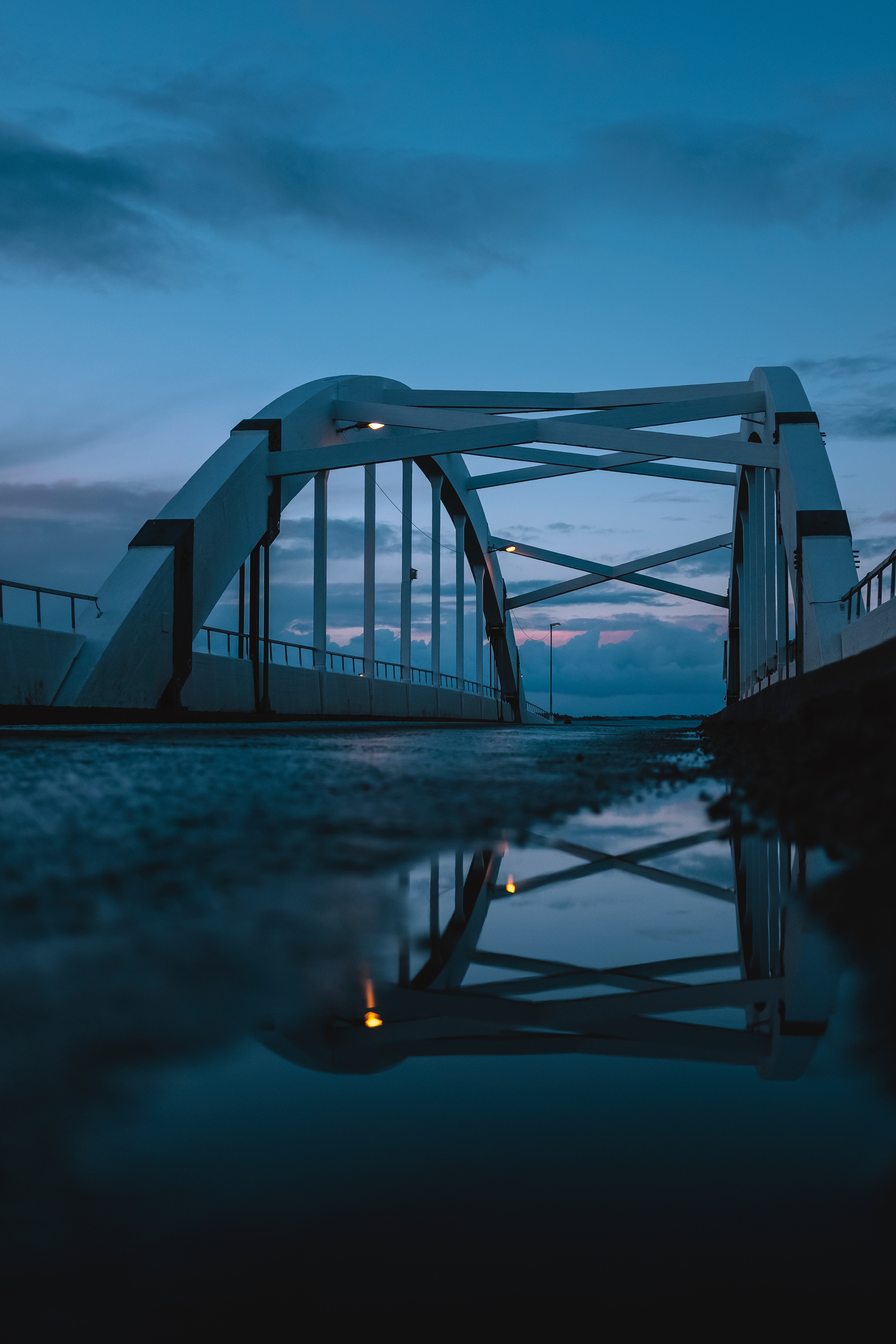 мост и вода