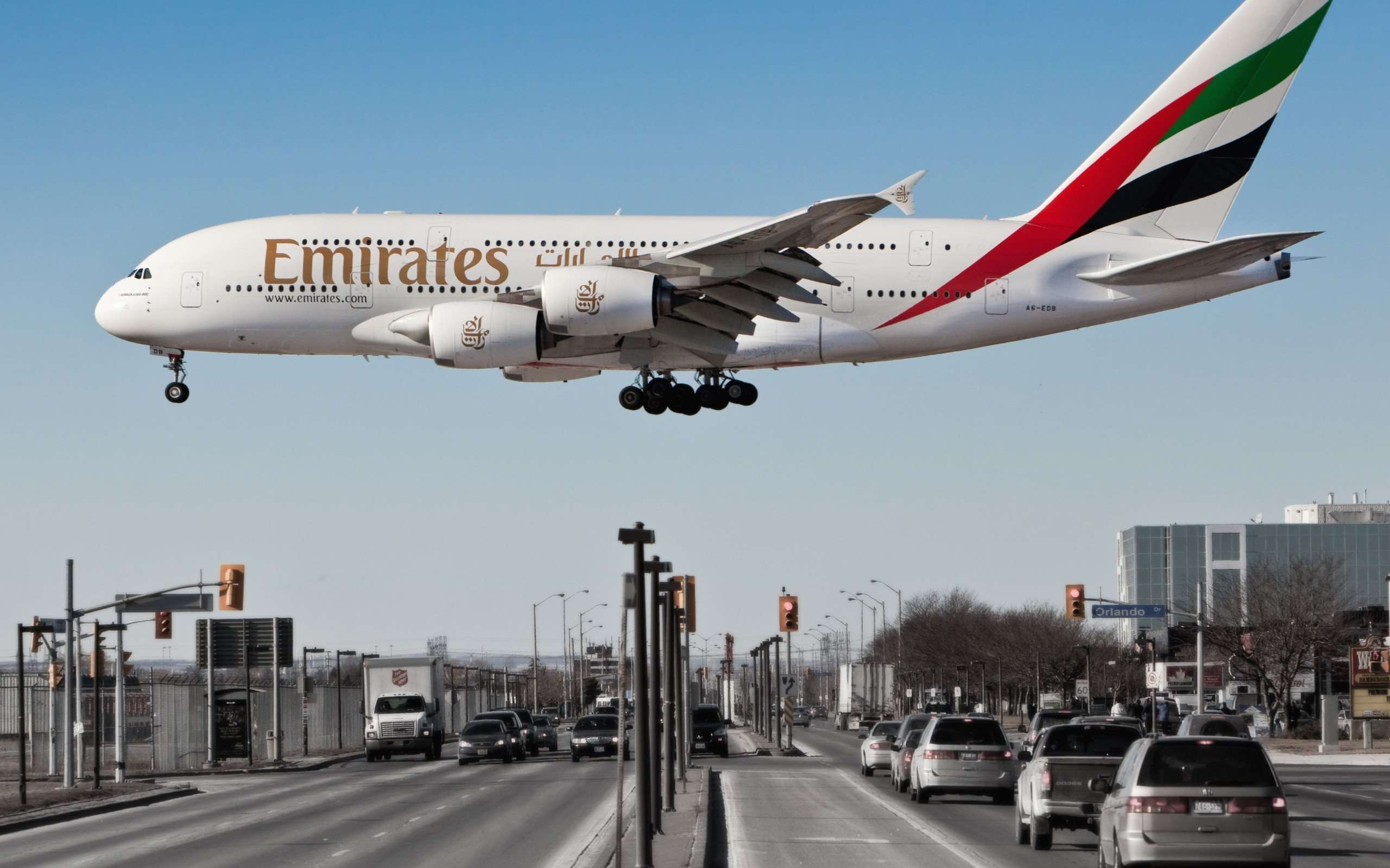 Самолет Emirates a380