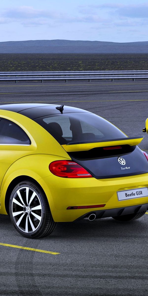 Volkswagen желтый. Фольксваген Нью Битл 2014. Volkswagen Beetle. Фольксваген Битл желтый. Volkswagen Beetle хэтчбек.