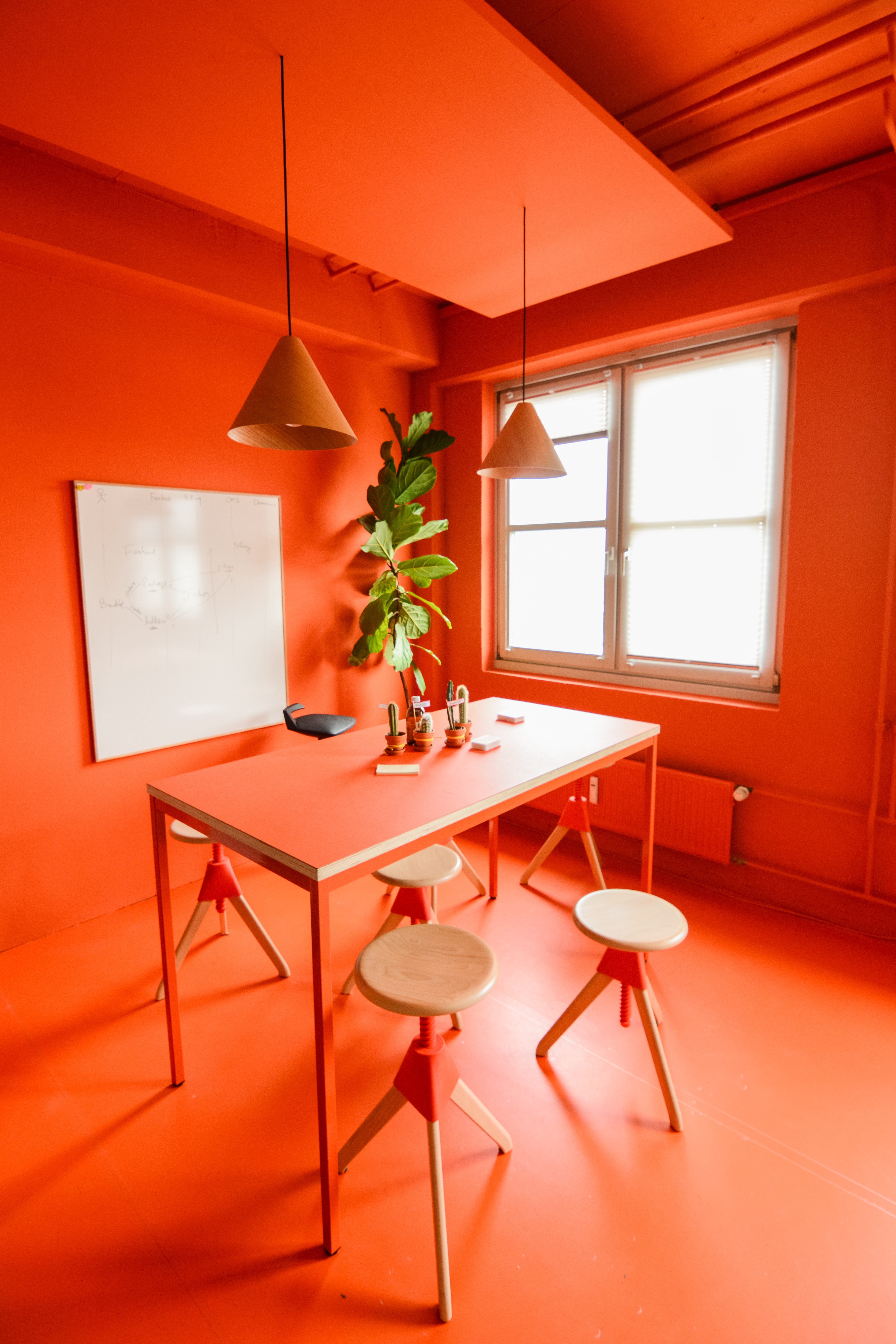 82494 скачать картинку оранжевый, интерьер, офис, разное, дизайн, комната, оранжевые - обои и заставки бесплатно