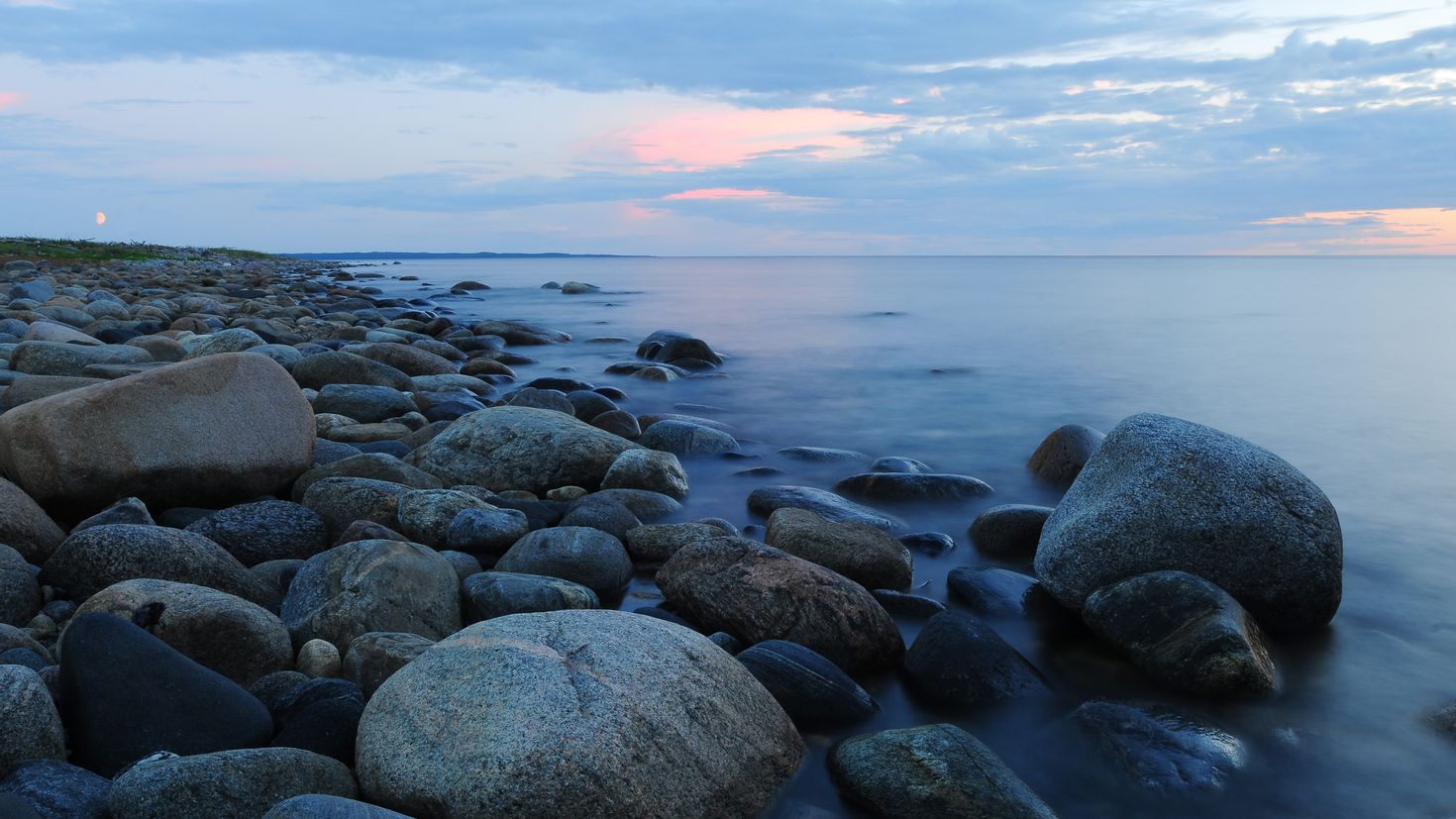 камни и море