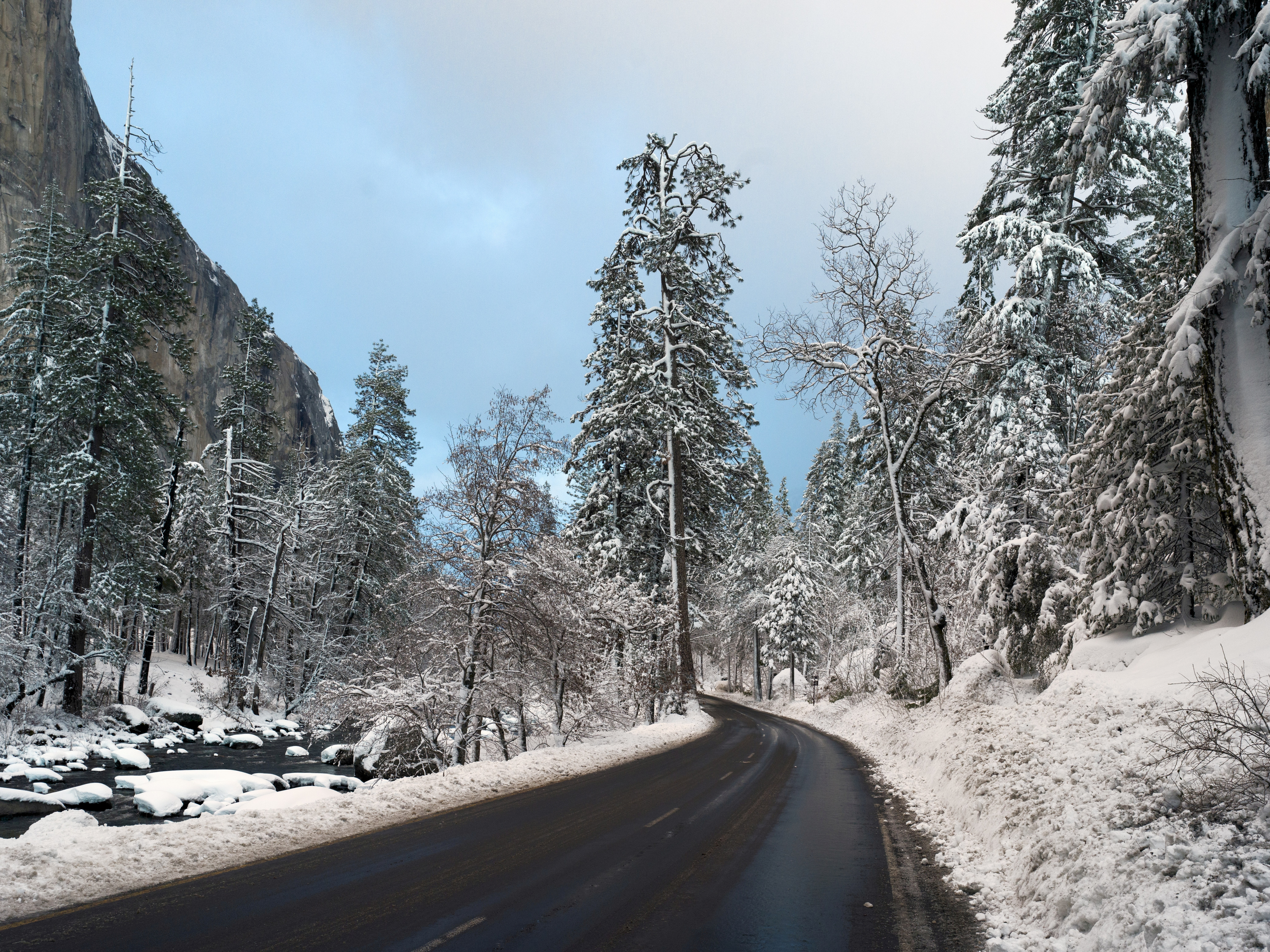 102667 descargar fondo de pantalla paisaje, invierno, naturaleza, nieve, camino, turno, giro, valle: protectores de pantalla e imágenes gratis