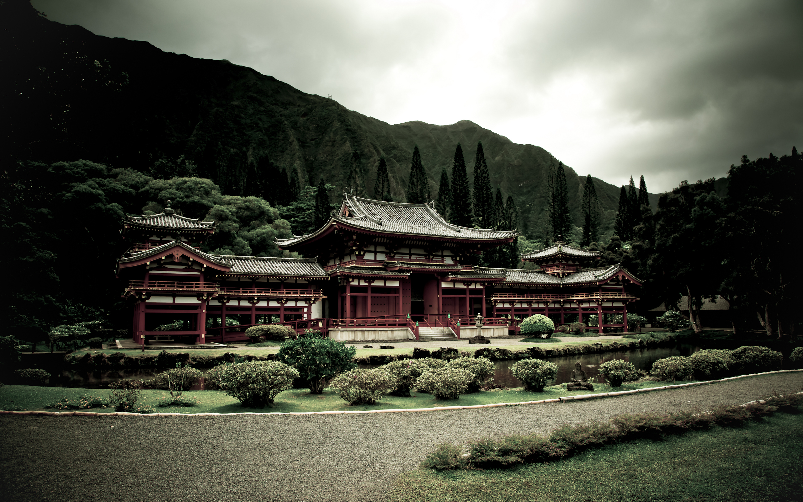 Буддийский храм на горе в Японии