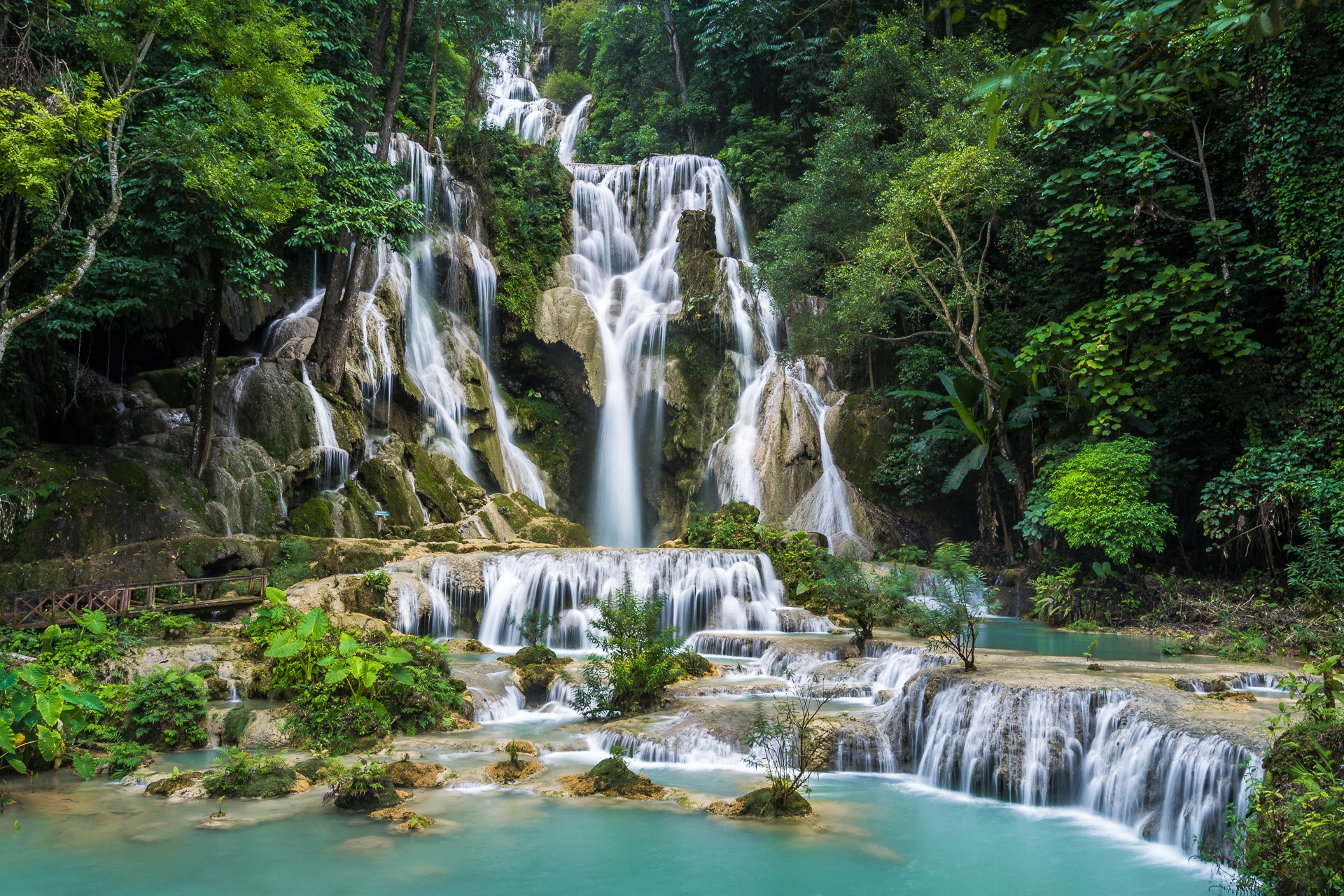 Водопад тат Куанг си Лаос