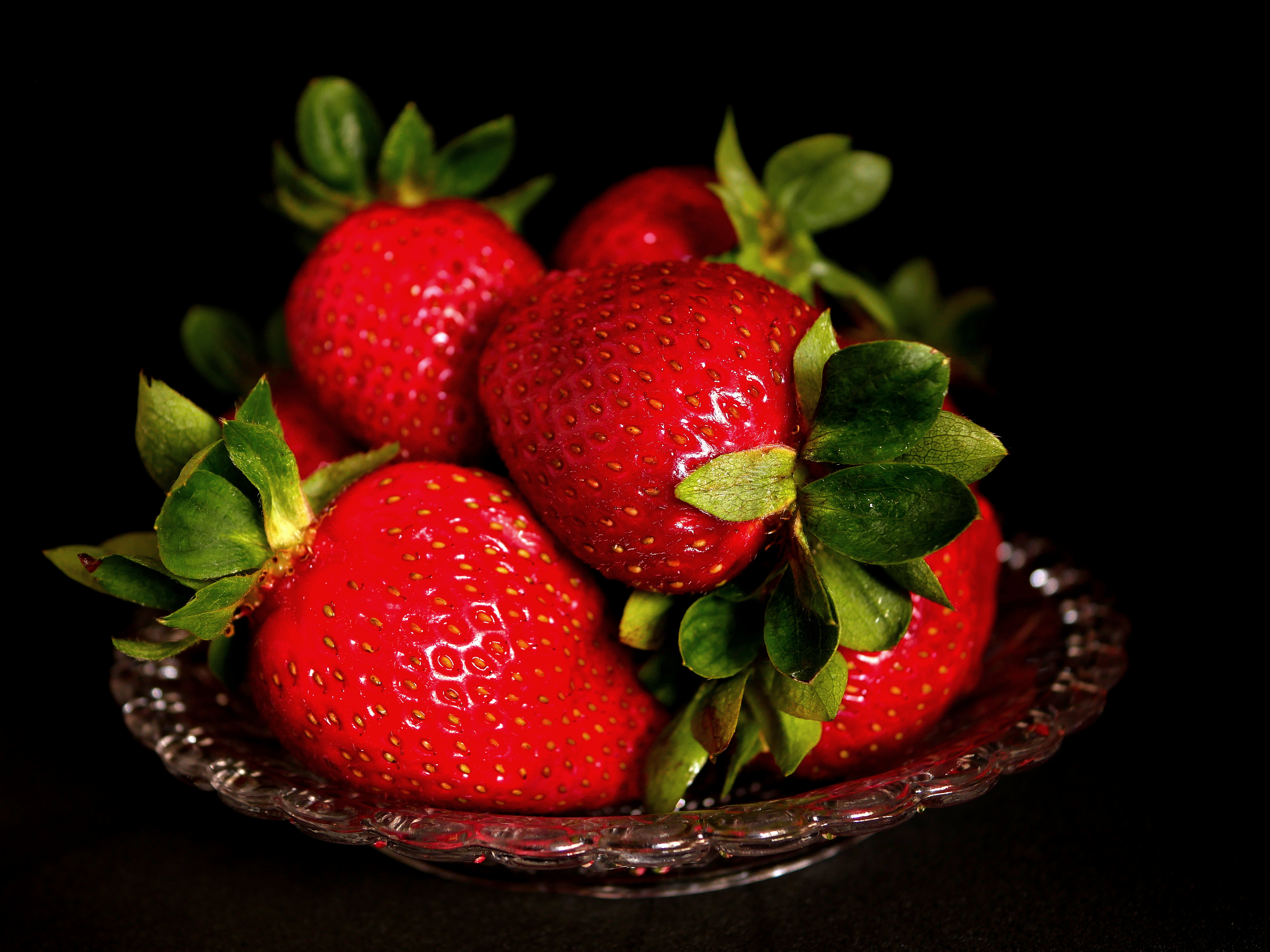 71778 Bild herunterladen erdbeere, obst, lebensmittel, berries, rot, gericht - Hintergrundbilder und Bildschirmschoner kostenlos
