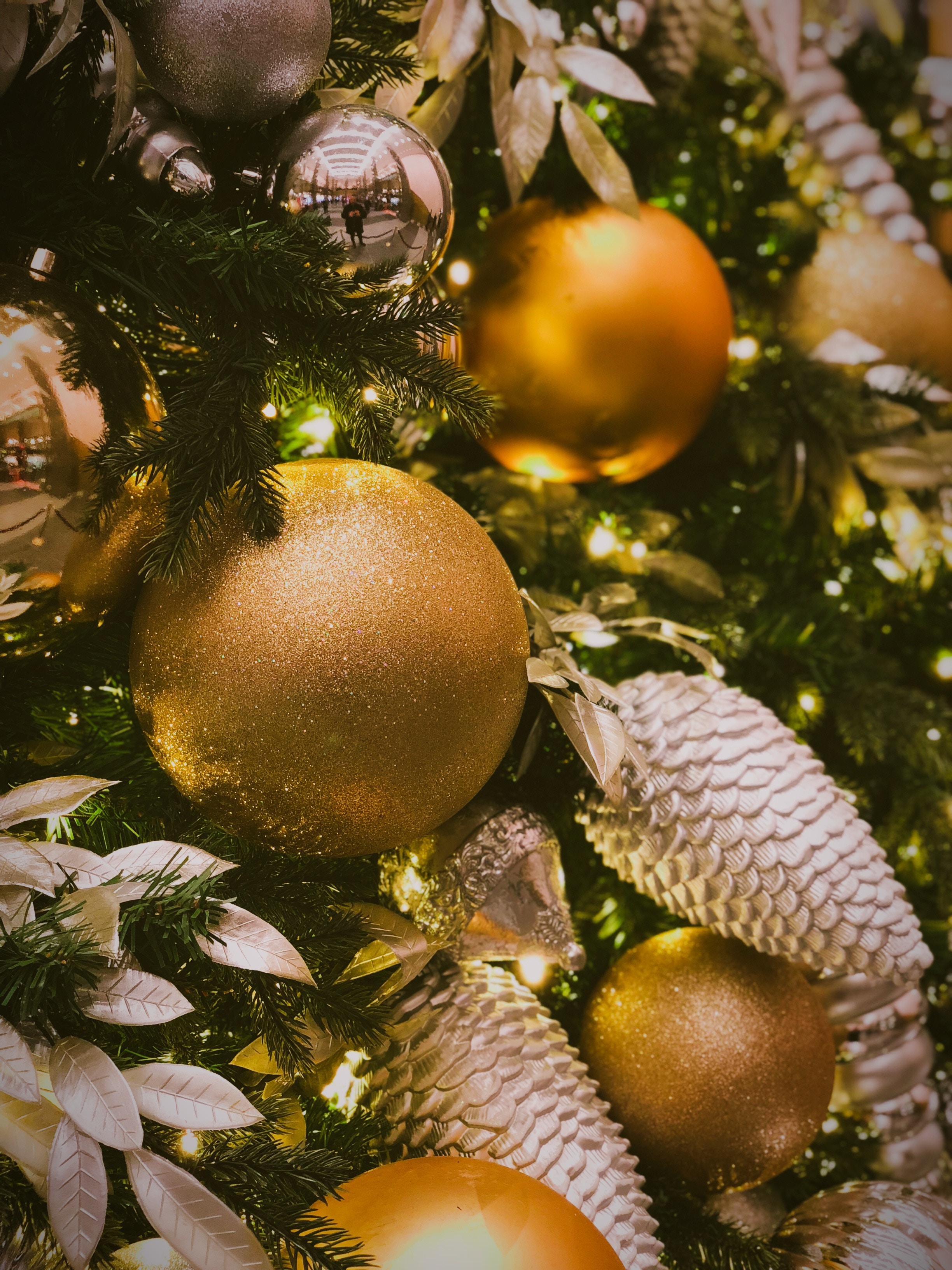 Laden Sie das Scheinen, Weihnachtsbaum Spielzeug, Weihnachtsschmuck, Dekoration, Ball, Feiertage, Brillanz-Bild kostenlos auf Ihren PC-Desktop herunter