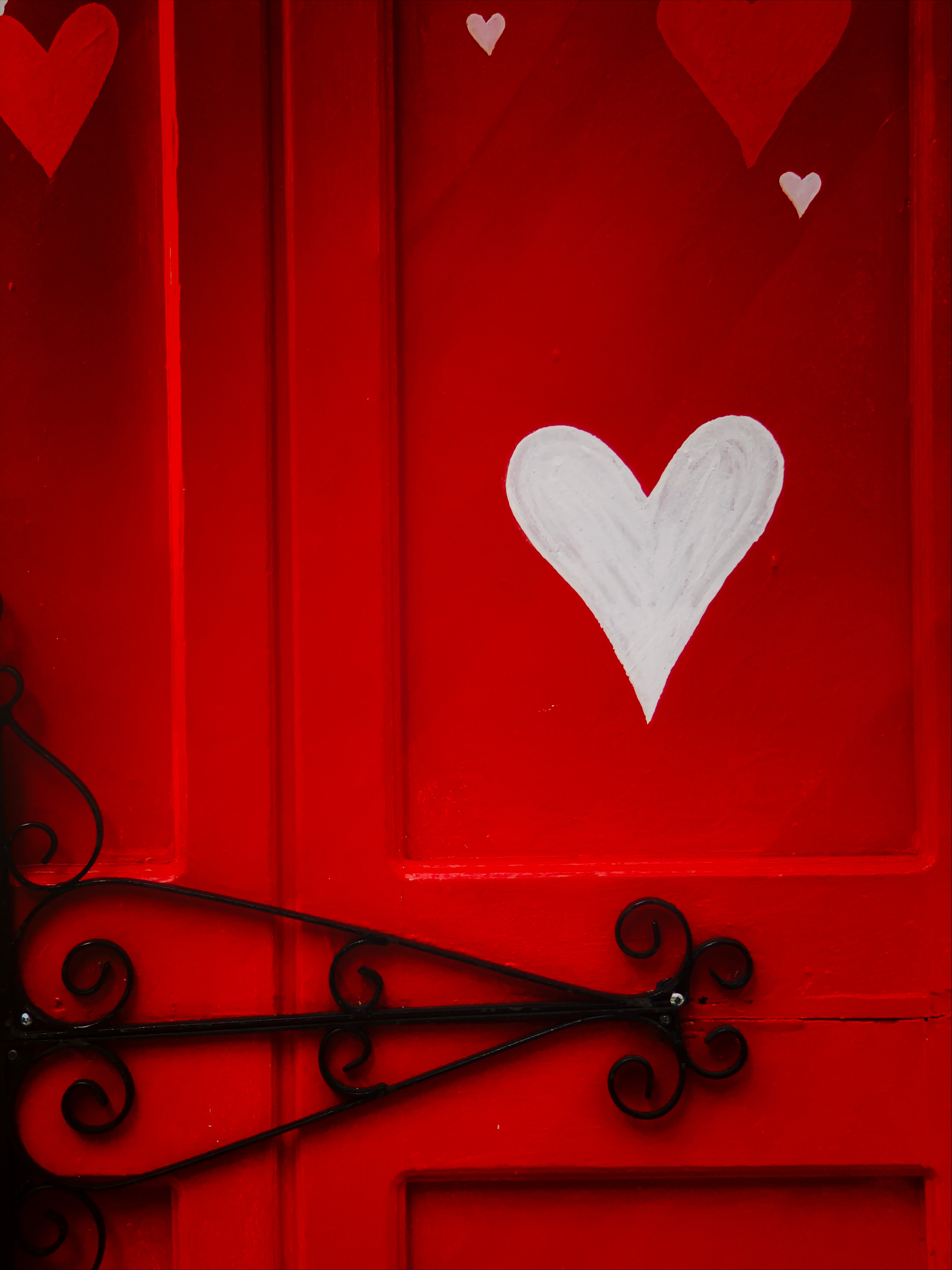 Handy-Wallpaper Eine Tür, Die Tür, Ein Herz, Liebe, Romantik, Herzen kostenlos herunterladen.
