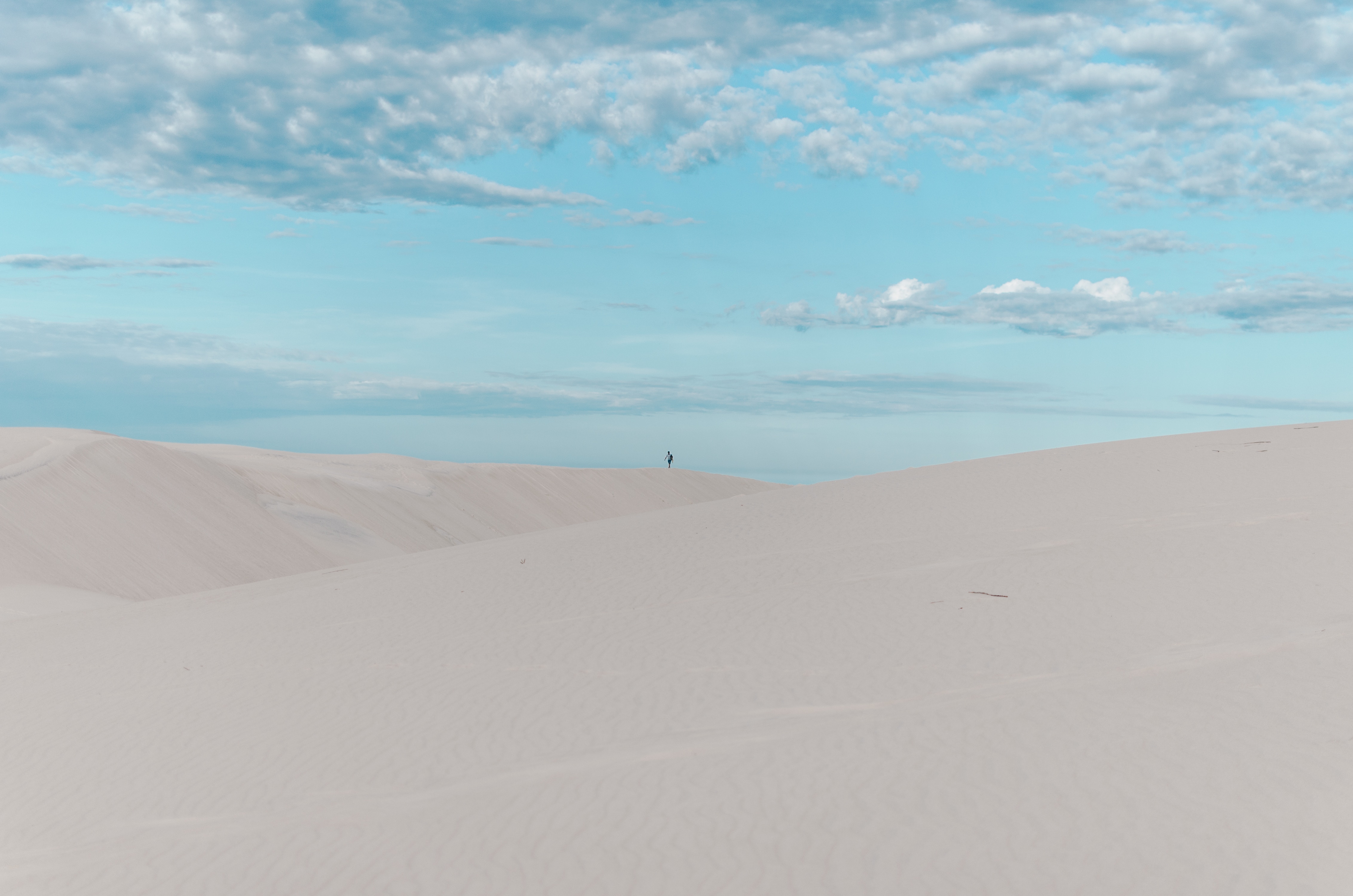 Laden Sie das Sand, Wüste, Silhouette, Allein, Einsam, Dünen, Links, Minimalismus-Bild kostenlos auf Ihren PC-Desktop herunter