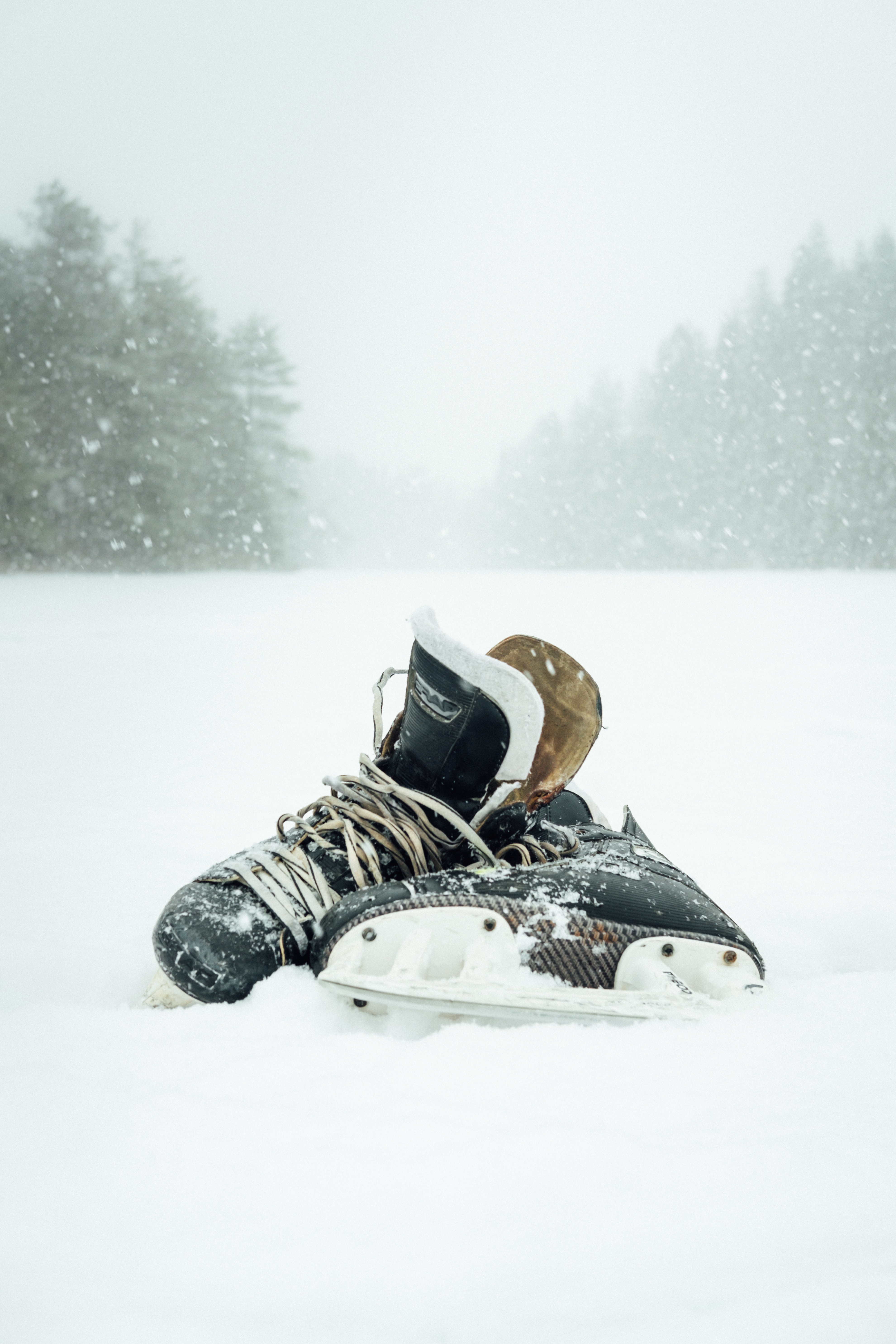 Download mobile wallpaper Skates, Snow, Winter, Snowfall, Sports for free.