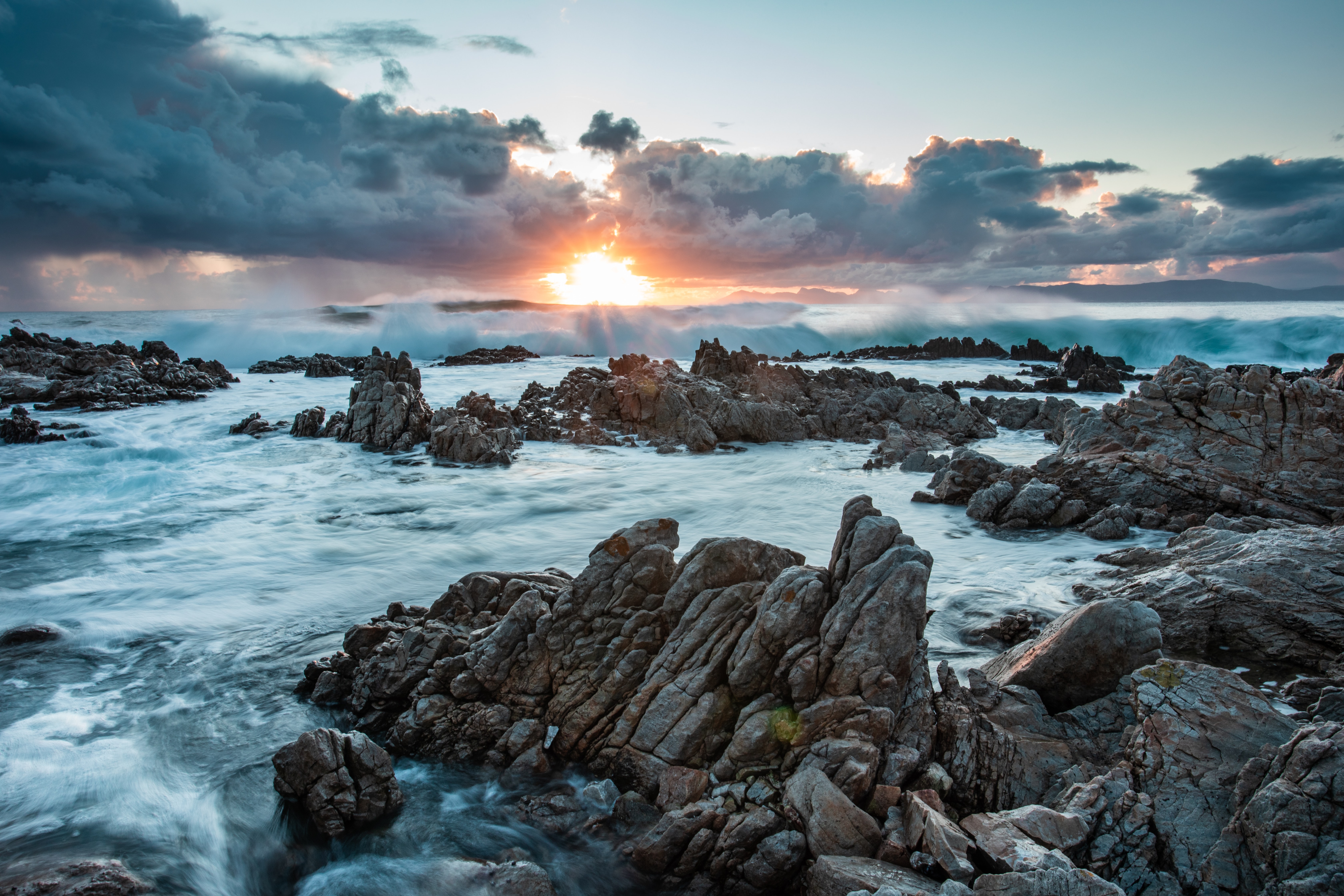 104633 Hintergrundbild herunterladen natur, sunset, stones, sea, clouds, felsen, die steine - Bildschirmschoner und Bilder kostenlos