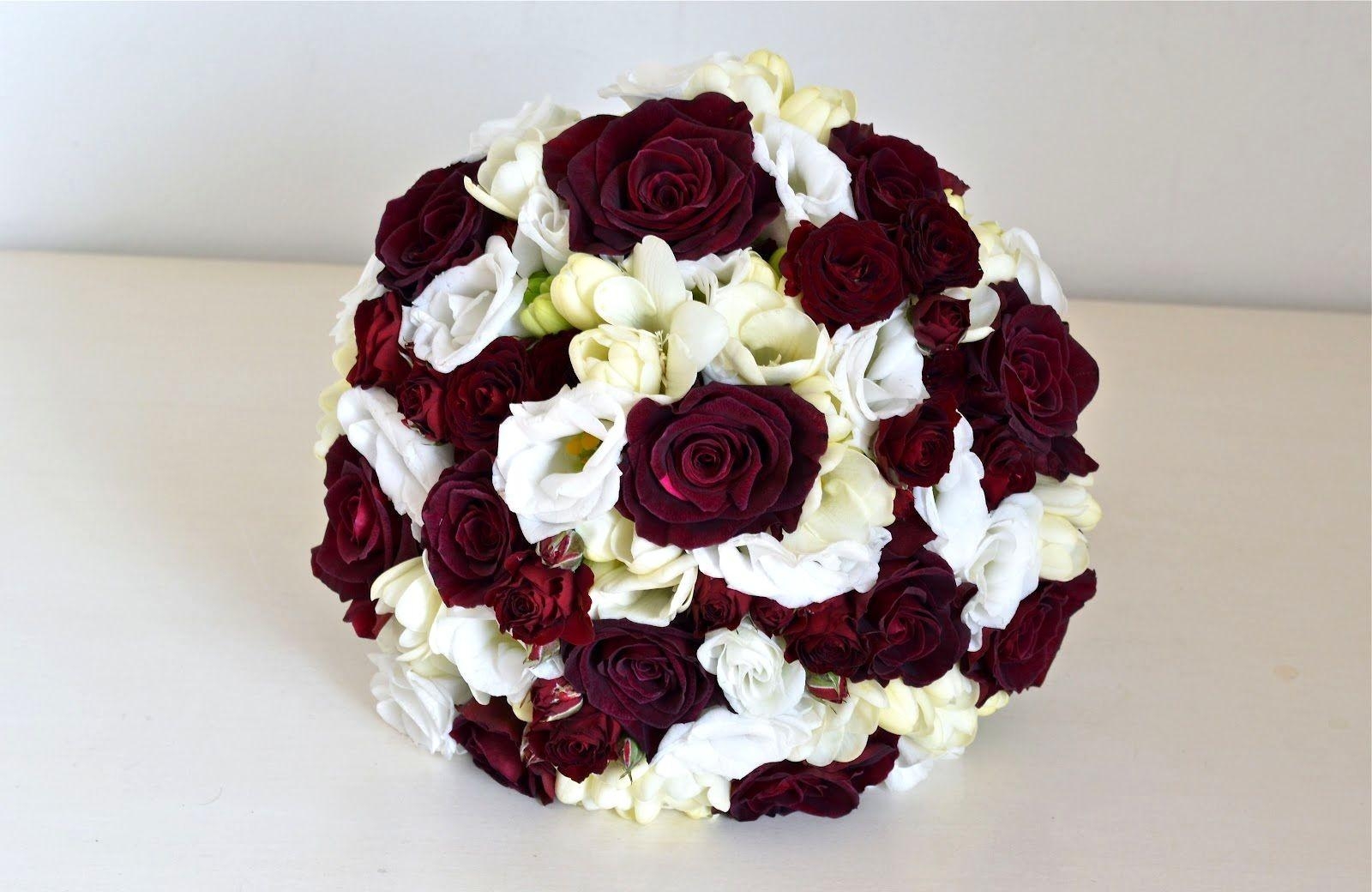 ball, flowers, roses, bouquet, lisianthus russell, lisiantus russell, freesia