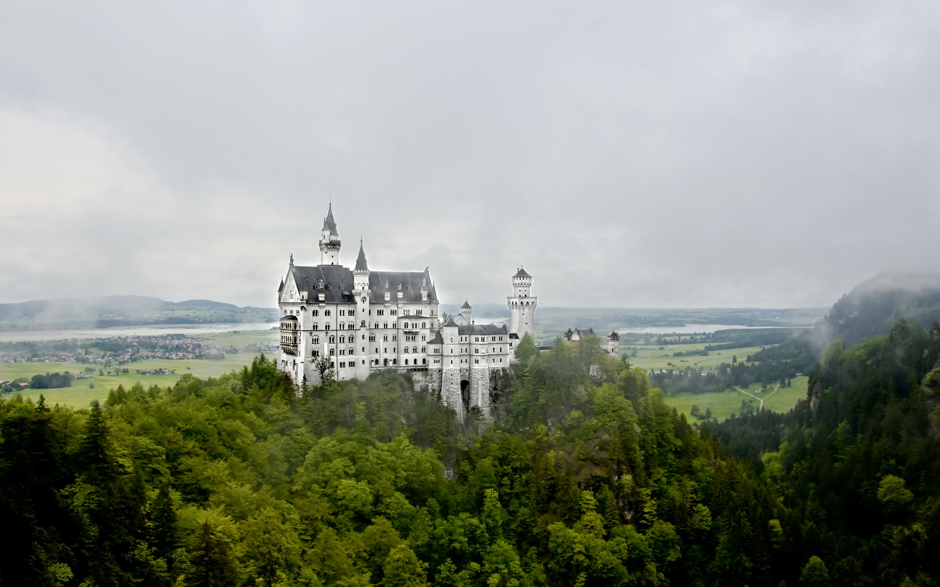 Castle dl. Нойшванштайн. Neuschwanstein цфддзукку. Высокий замок. Чёрный высокий замок.