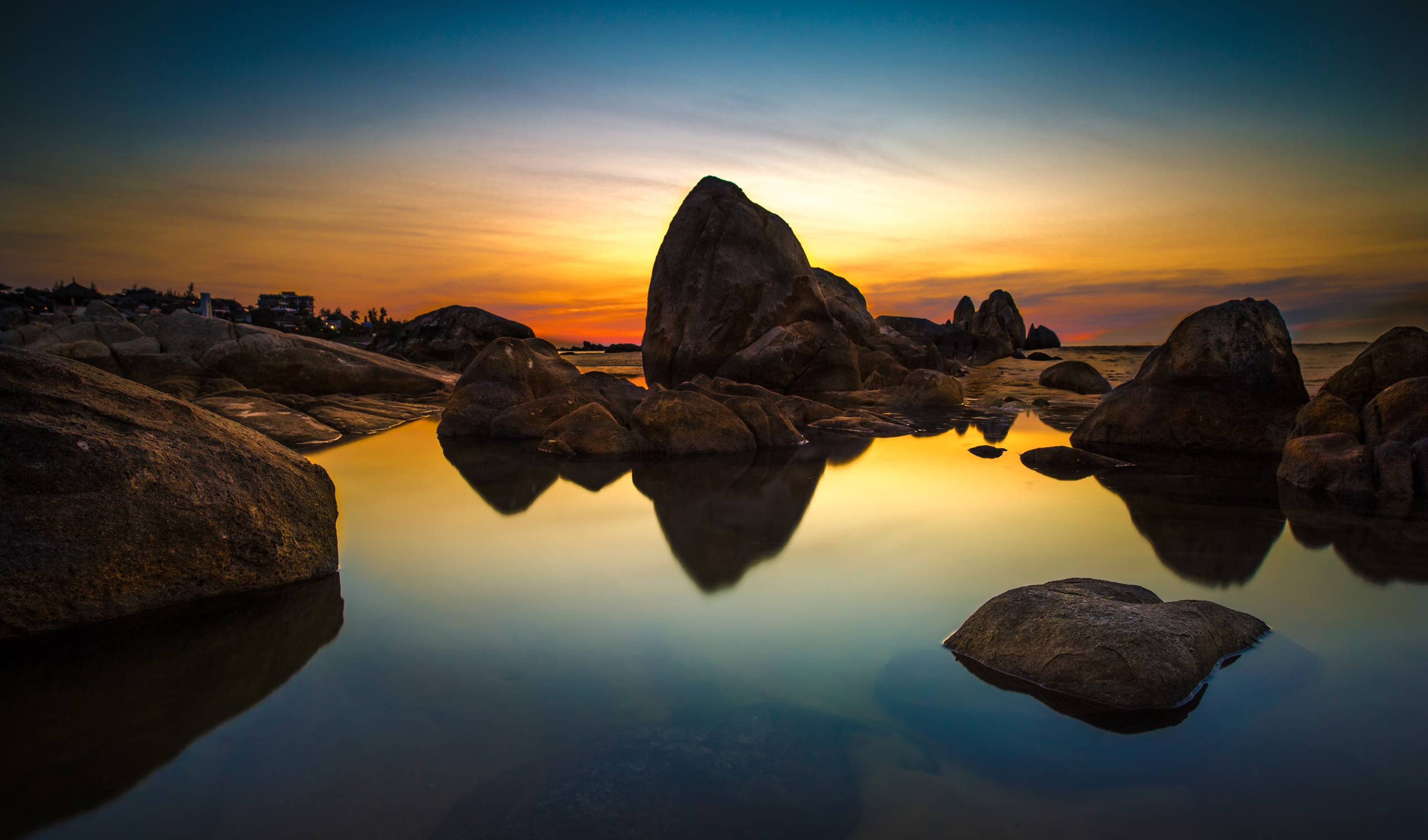 140997 Hintergrundbild herunterladen natur, sunset, stones, sea, reflexion - Bildschirmschoner und Bilder kostenlos