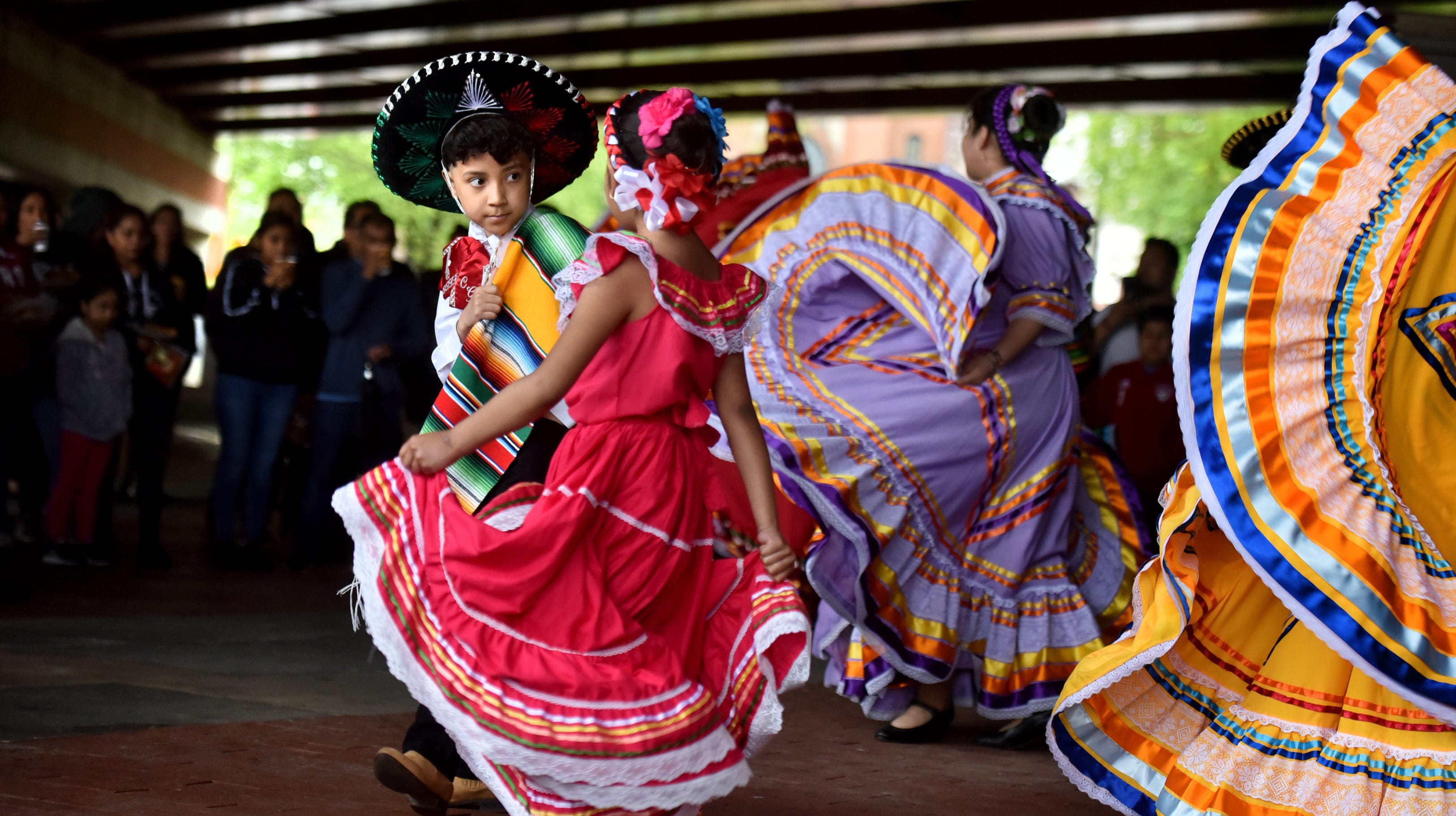 Download mobile wallpaper Photography, Mexican, Dancing for free.