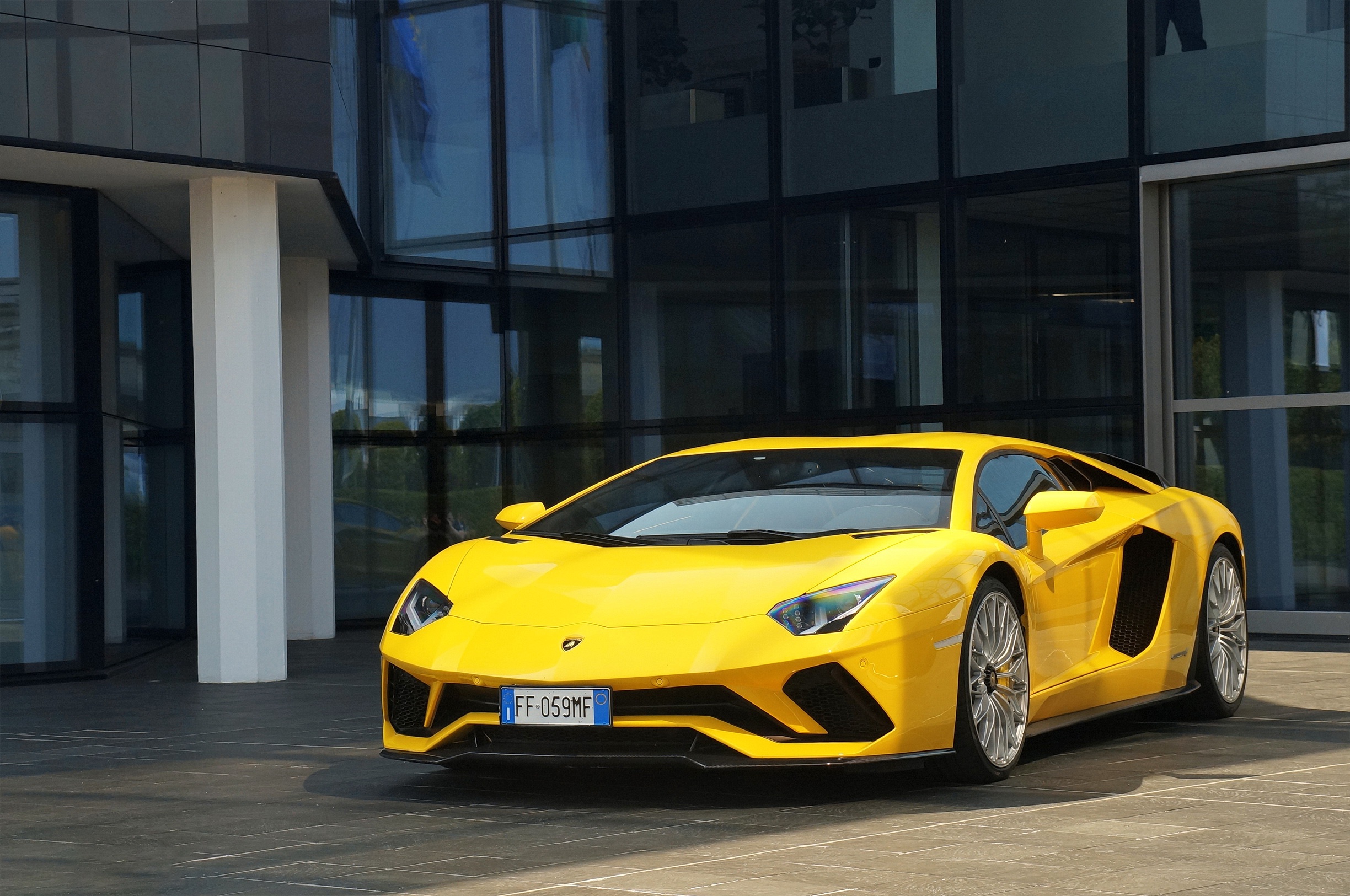 Lamborghini Aventador Р¶РµР»С‚С‹Р№