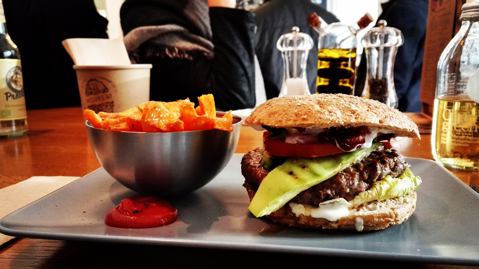 food, burger, hamburger, lunch, meal, restaurant Phone Background