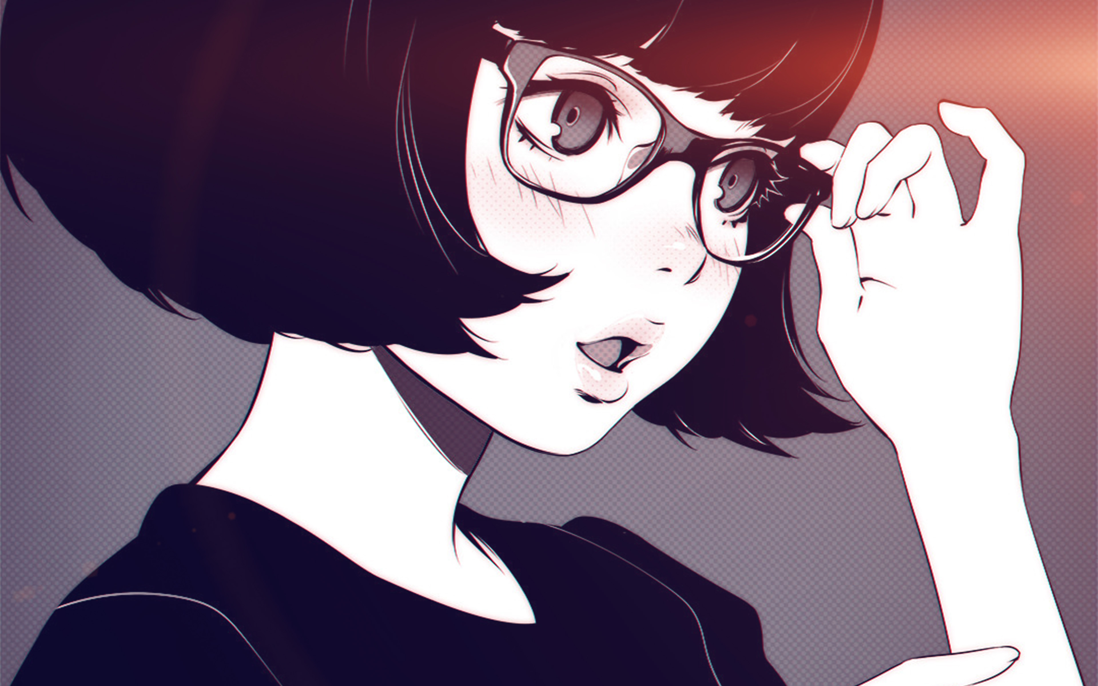 Девушка с короткими волосами в очках