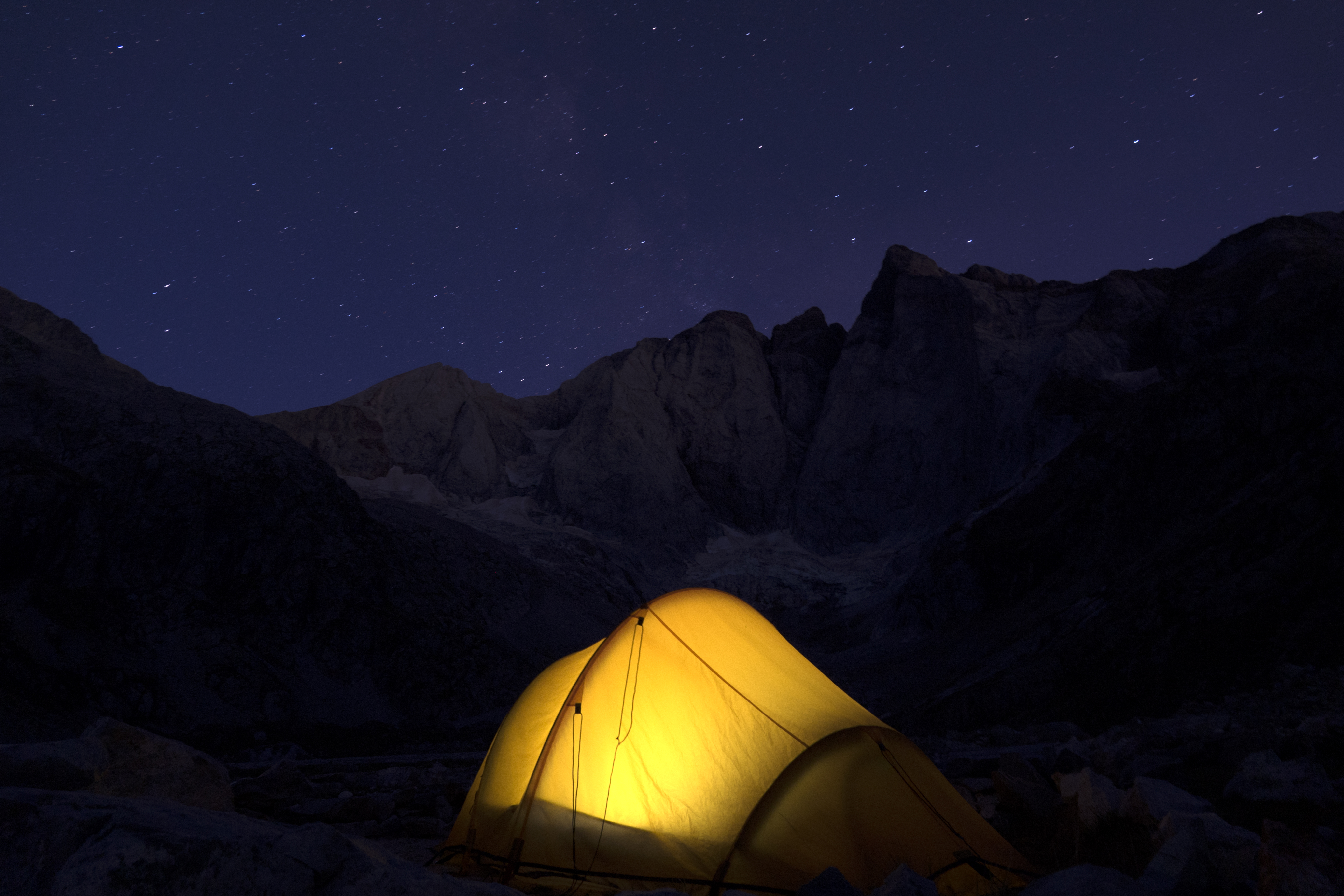 86348 Bild herunterladen mountains, übernachtung, dunkel, zelt, camping, campingplatz - Hintergrundbilder und Bildschirmschoner kostenlos