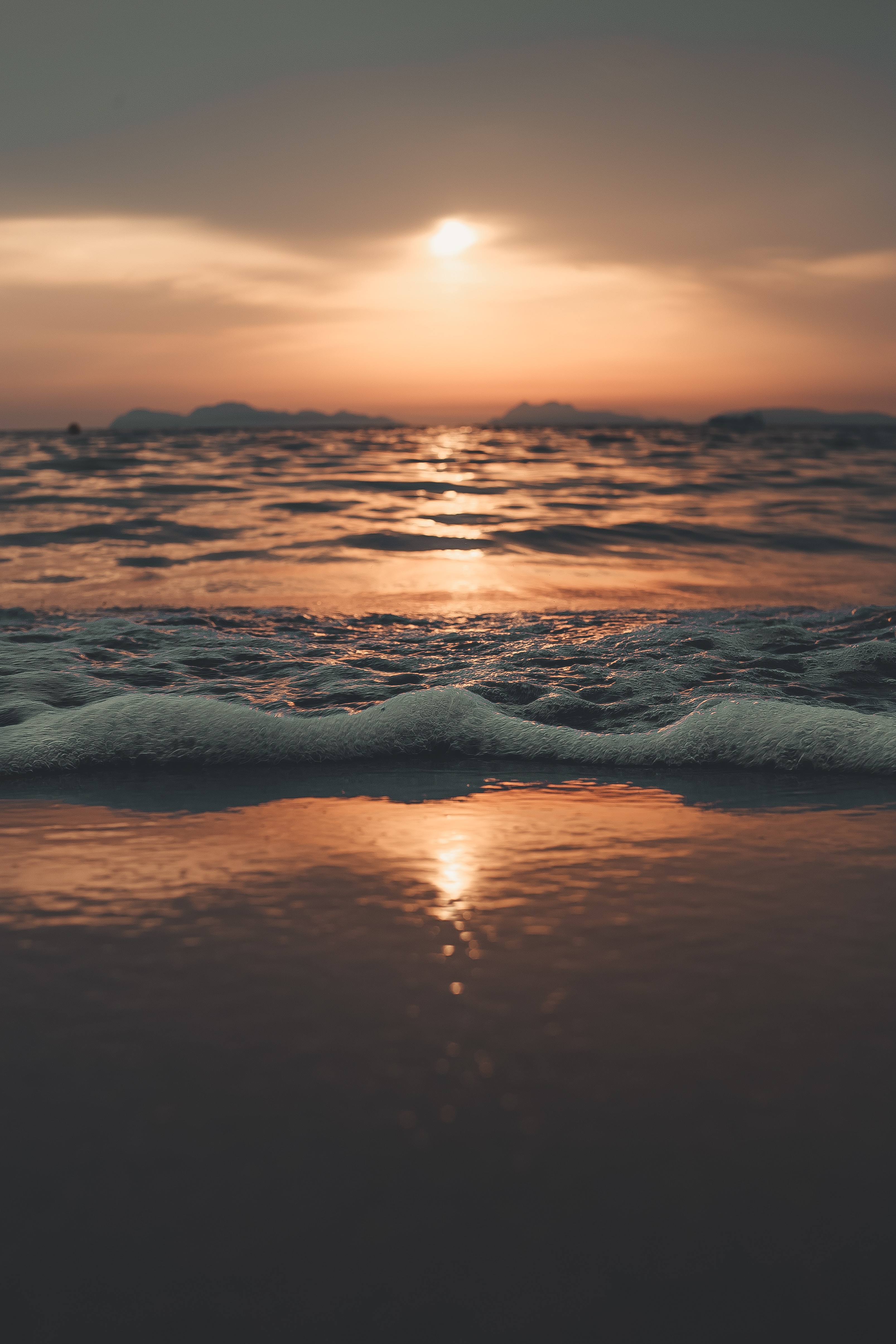 154935 Hintergrundbild herunterladen sunset, natur, sea, wasser, waves, strand - Bildschirmschoner und Bilder kostenlos
