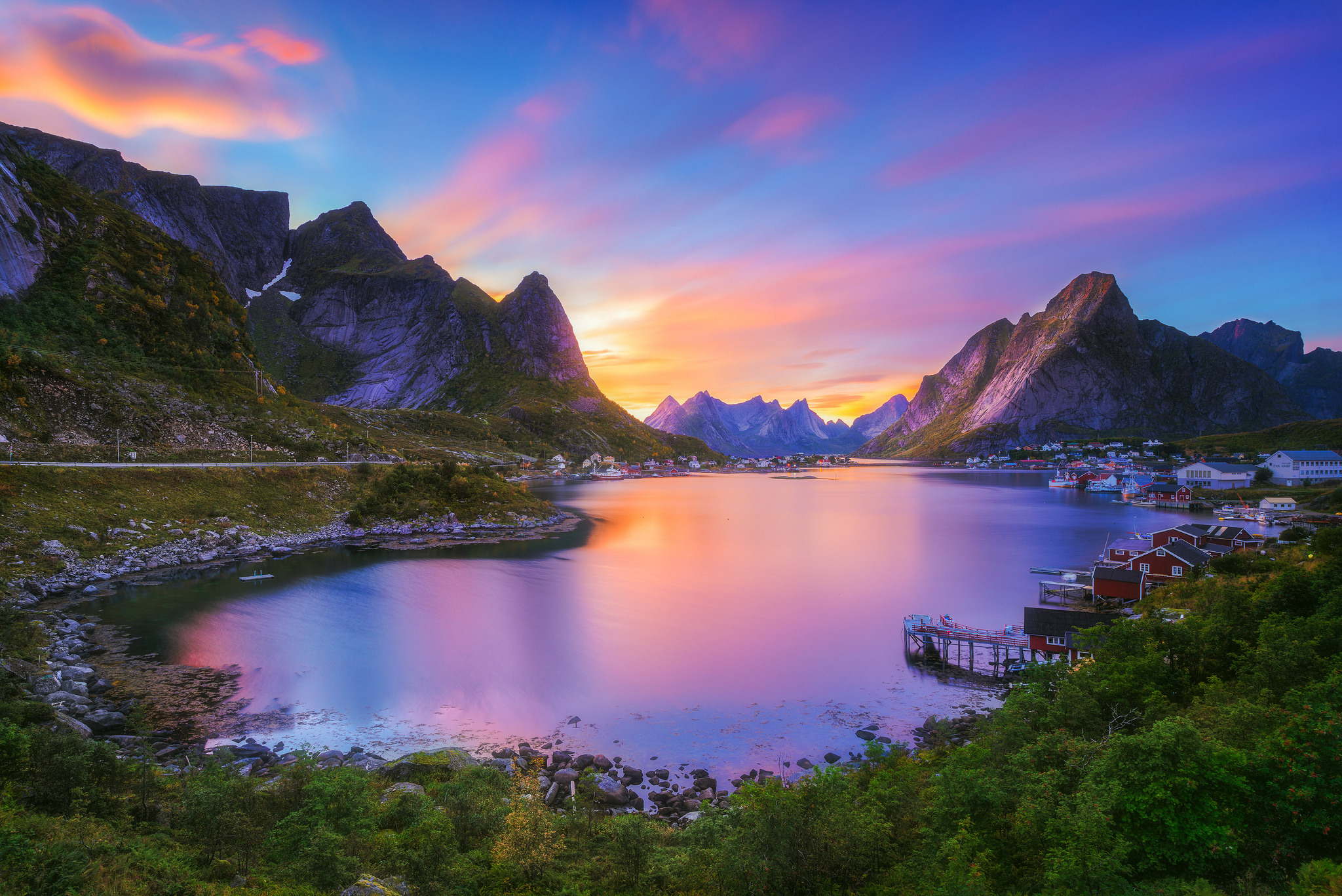 996269 скачать обои лофотенские острова, фотографии, норвегия, рейне, озеро, гора, остров, отражение - заставки и картинки бесплатно