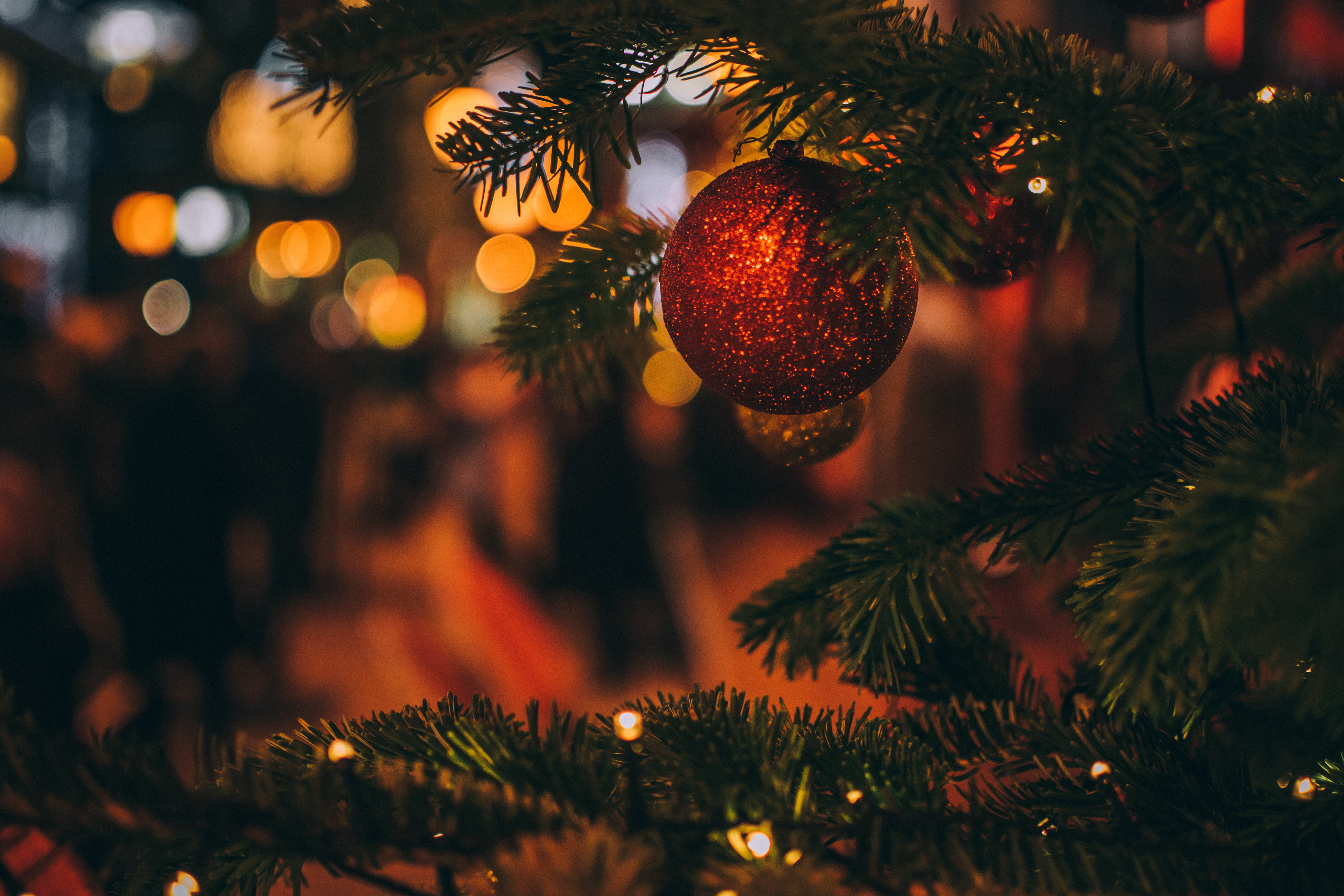Téléchargez des papiers peints mobile Jouet D'arbre De Noël, Arbre De Noël, Flou, Décoration, Lisse, Nouvel An, Sapin De Noël, Fêtes, Noël gratuitement.